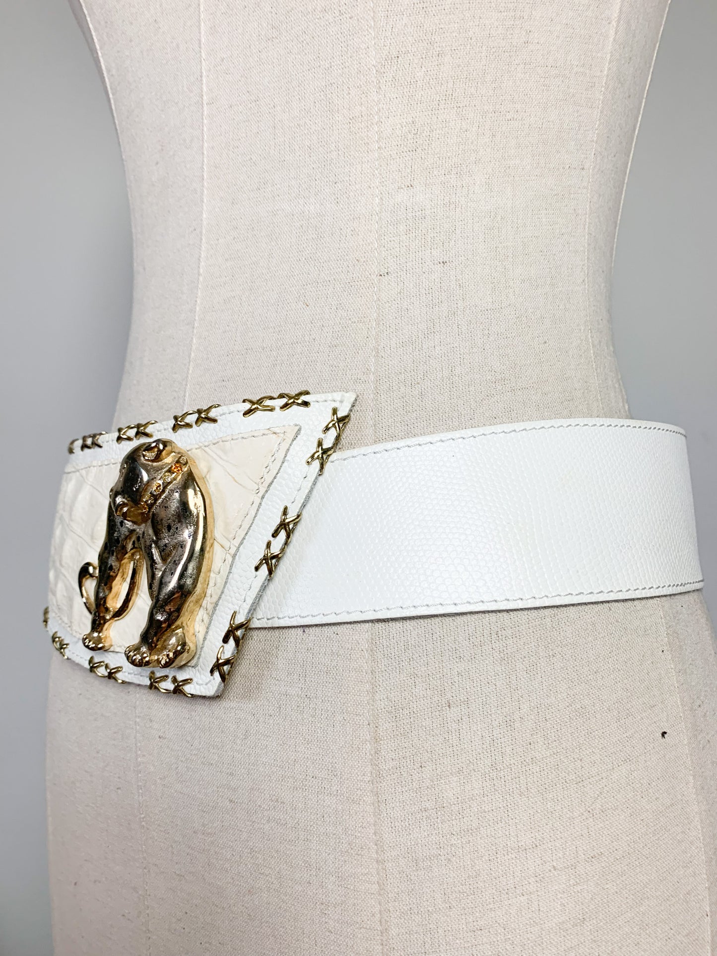Ceinture maxi blanche avec panthère dorée et strass vintage