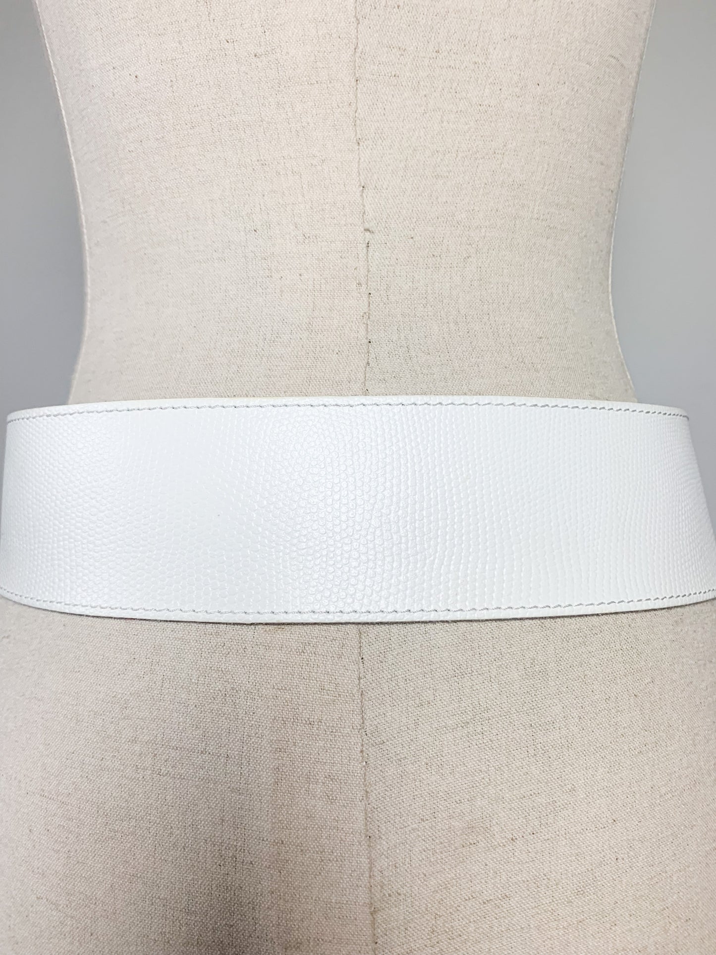 Ceinture maxi blanche avec panthère dorée et strass vintage