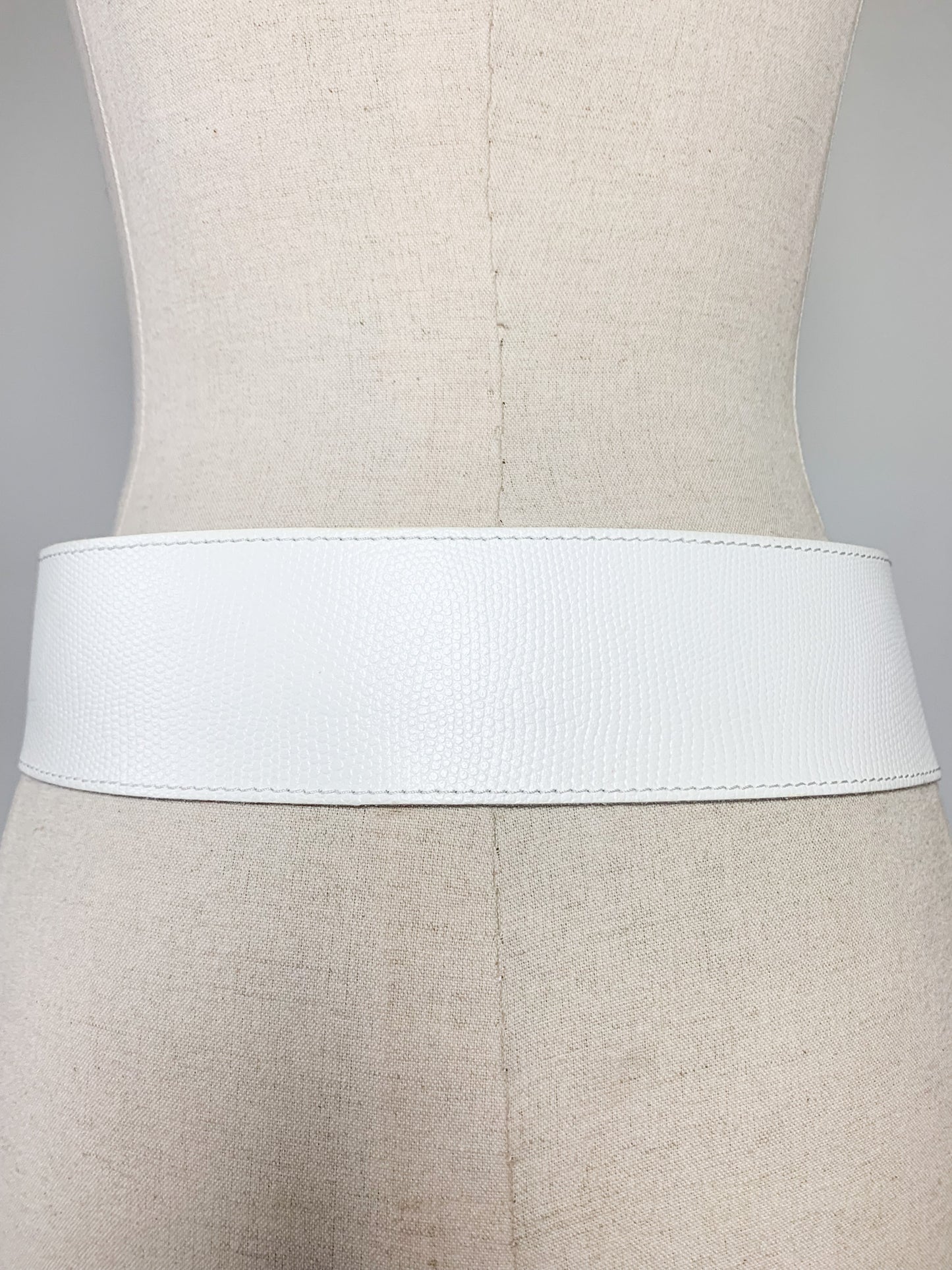 Ceinture maxi blanche avec panthère dorée et strass vintage