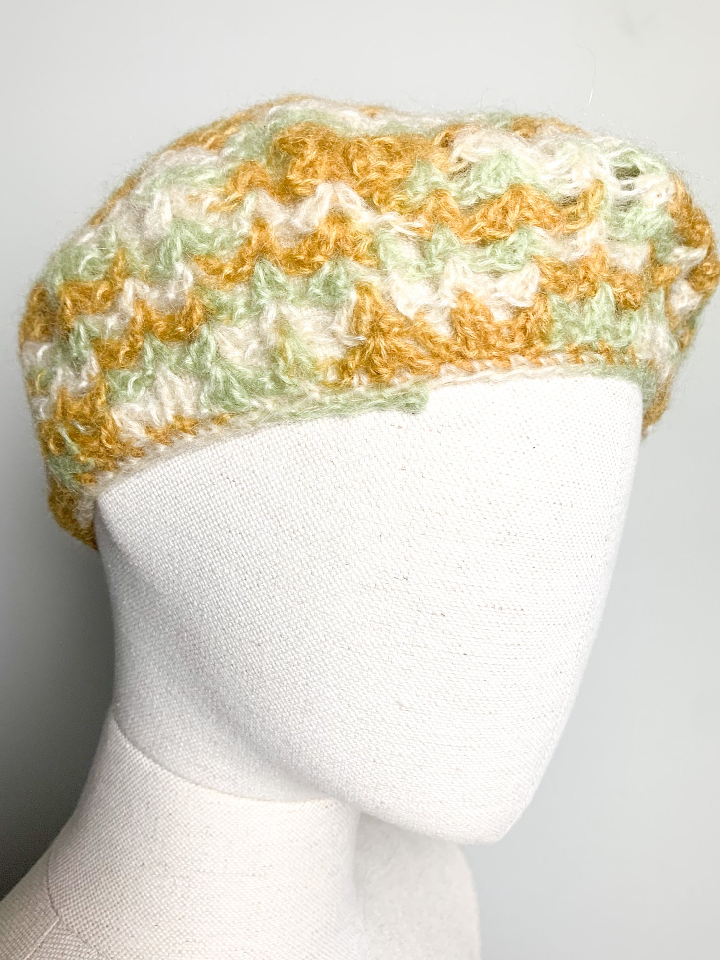 Béret Vintage 70s Tricoté Main - 100% Laine Ajourée - Palette Naturelle Ocre, Vert d'eau, Crème - Taille Unique