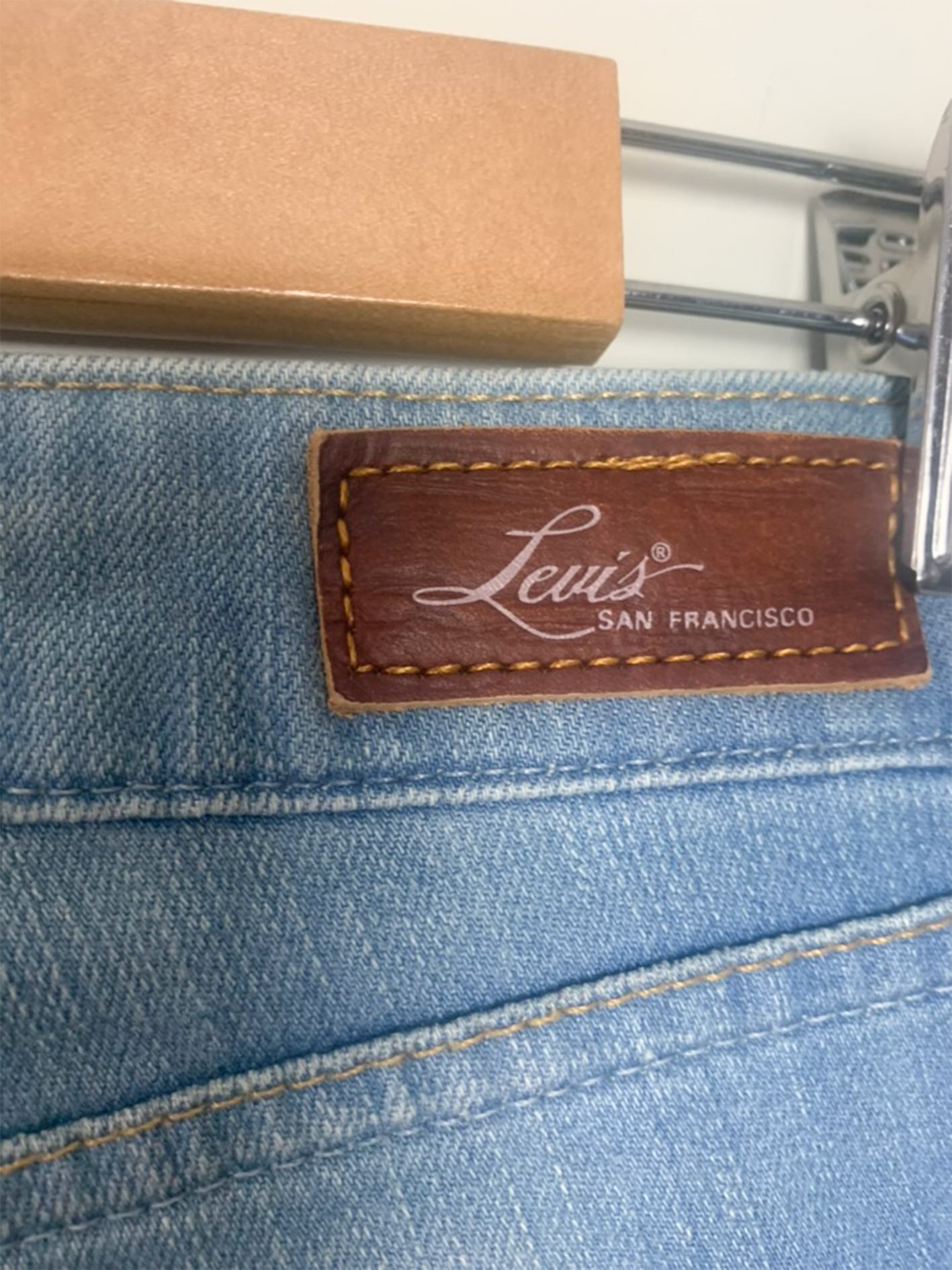 Jean bold curve straight Levis