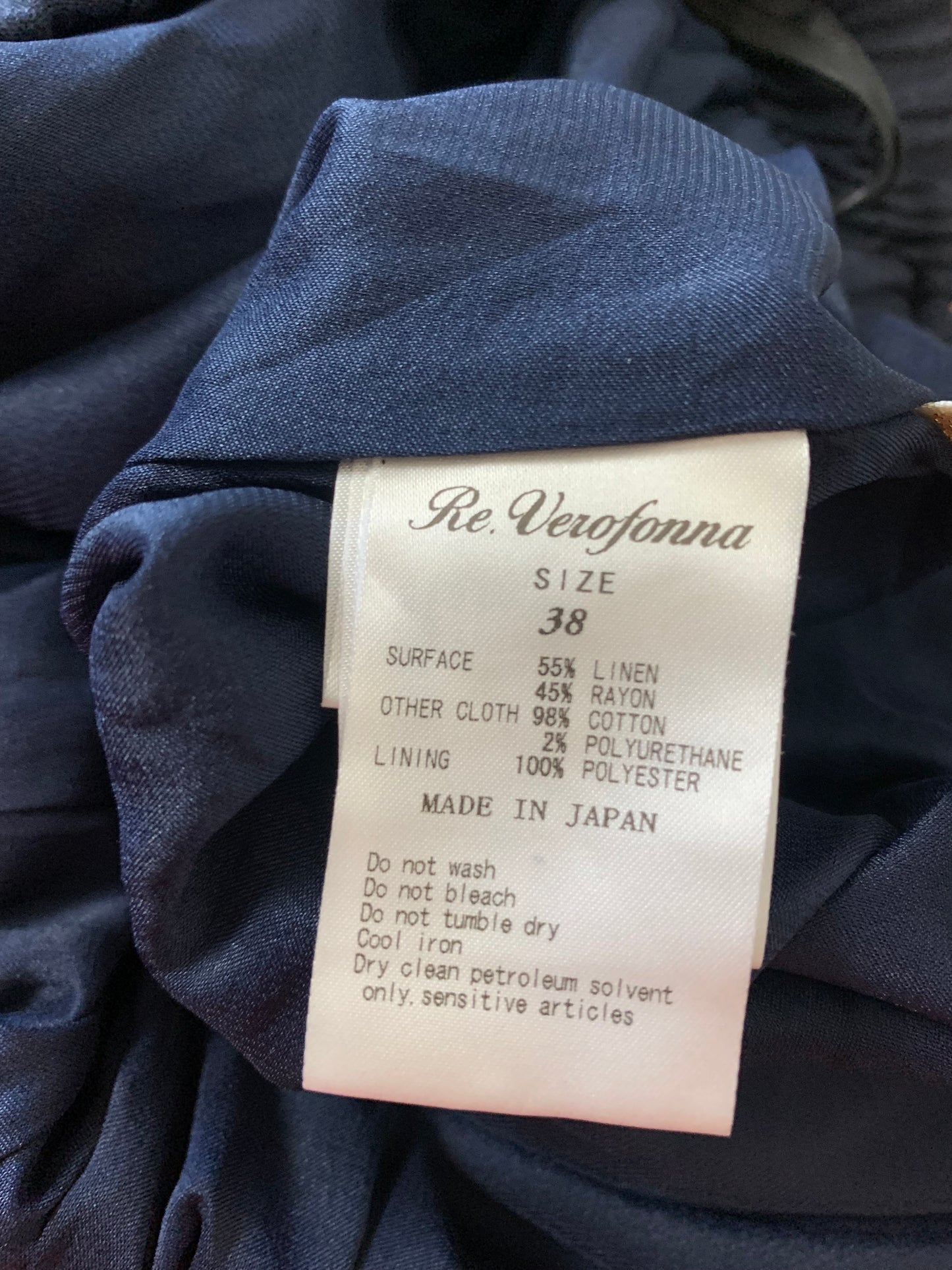 Jupe mi-longue asymétrique marine avec bandes rouge en mélange lin