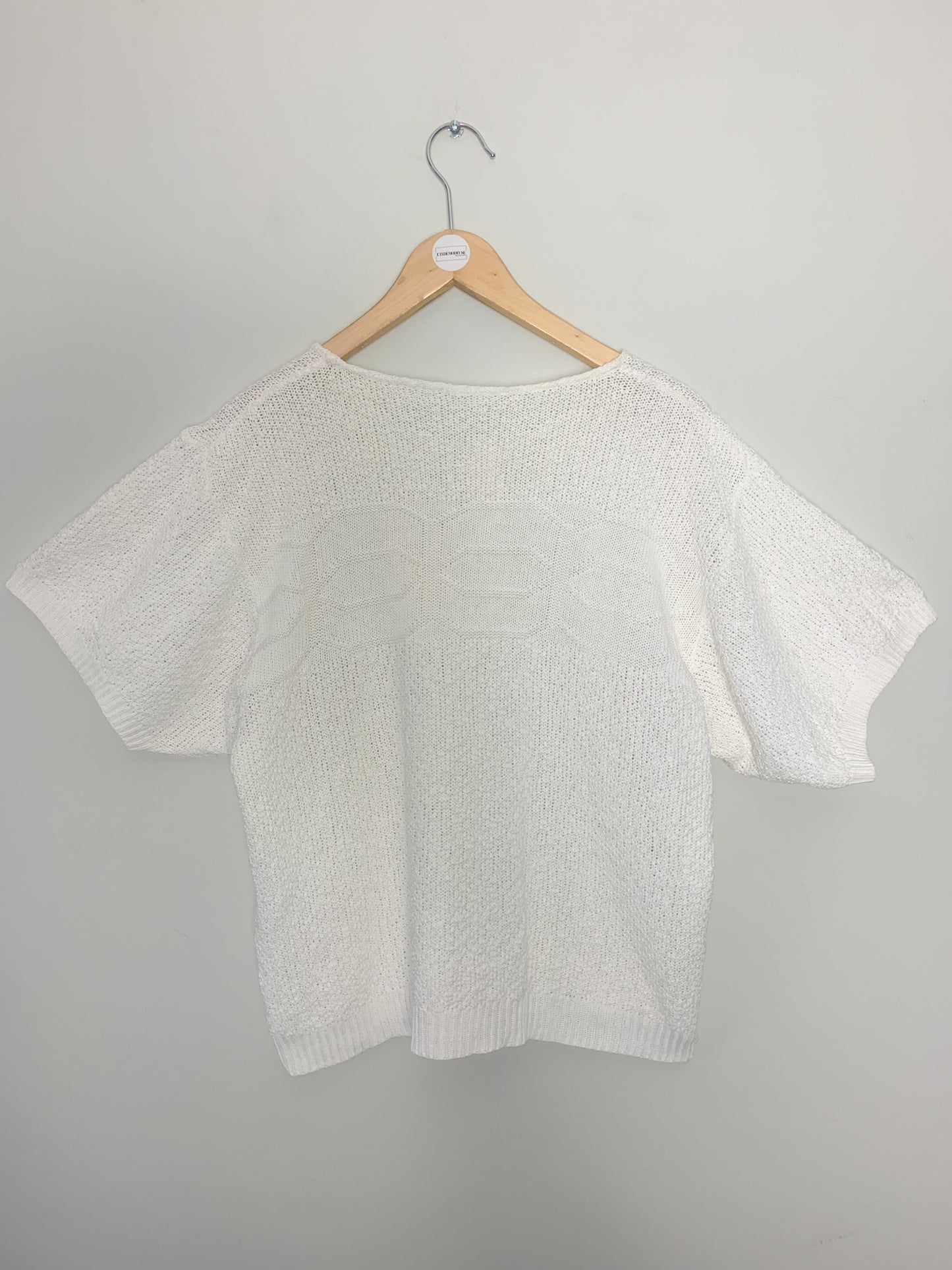 Top blanc col rond avec boutons manches courtes en maille vintage