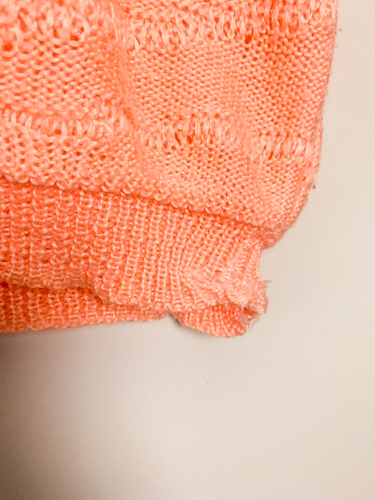 Top en maille manches courtes rose saumon vintage