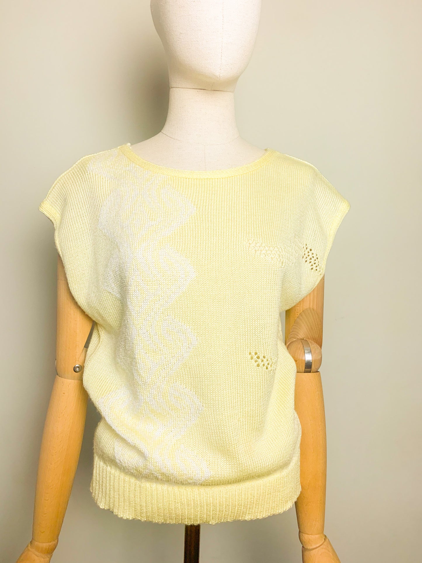Top en maille sans manches jaune pastel et blanc vintage