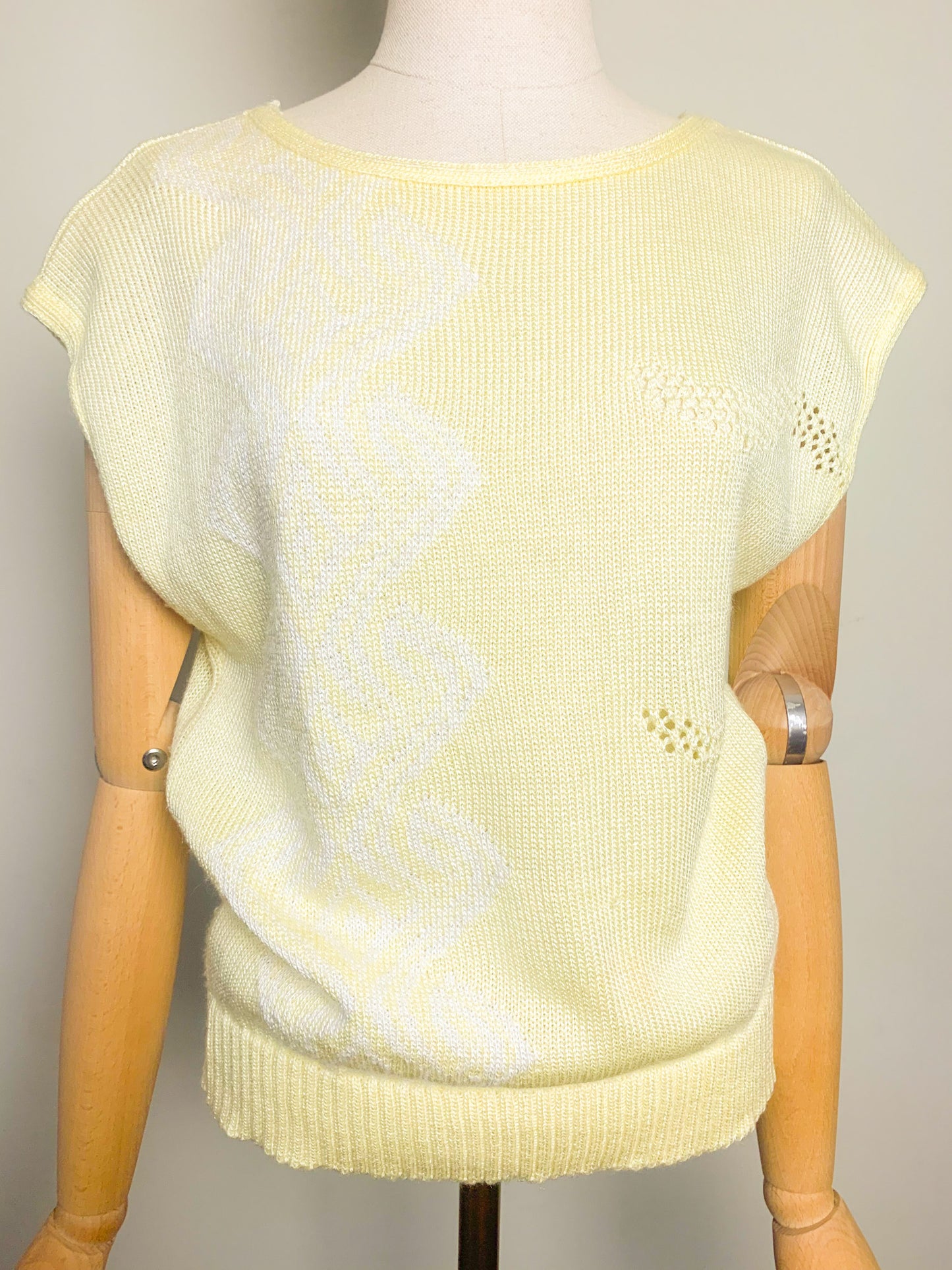 Top en maille sans manches jaune pastel et blanc vintage