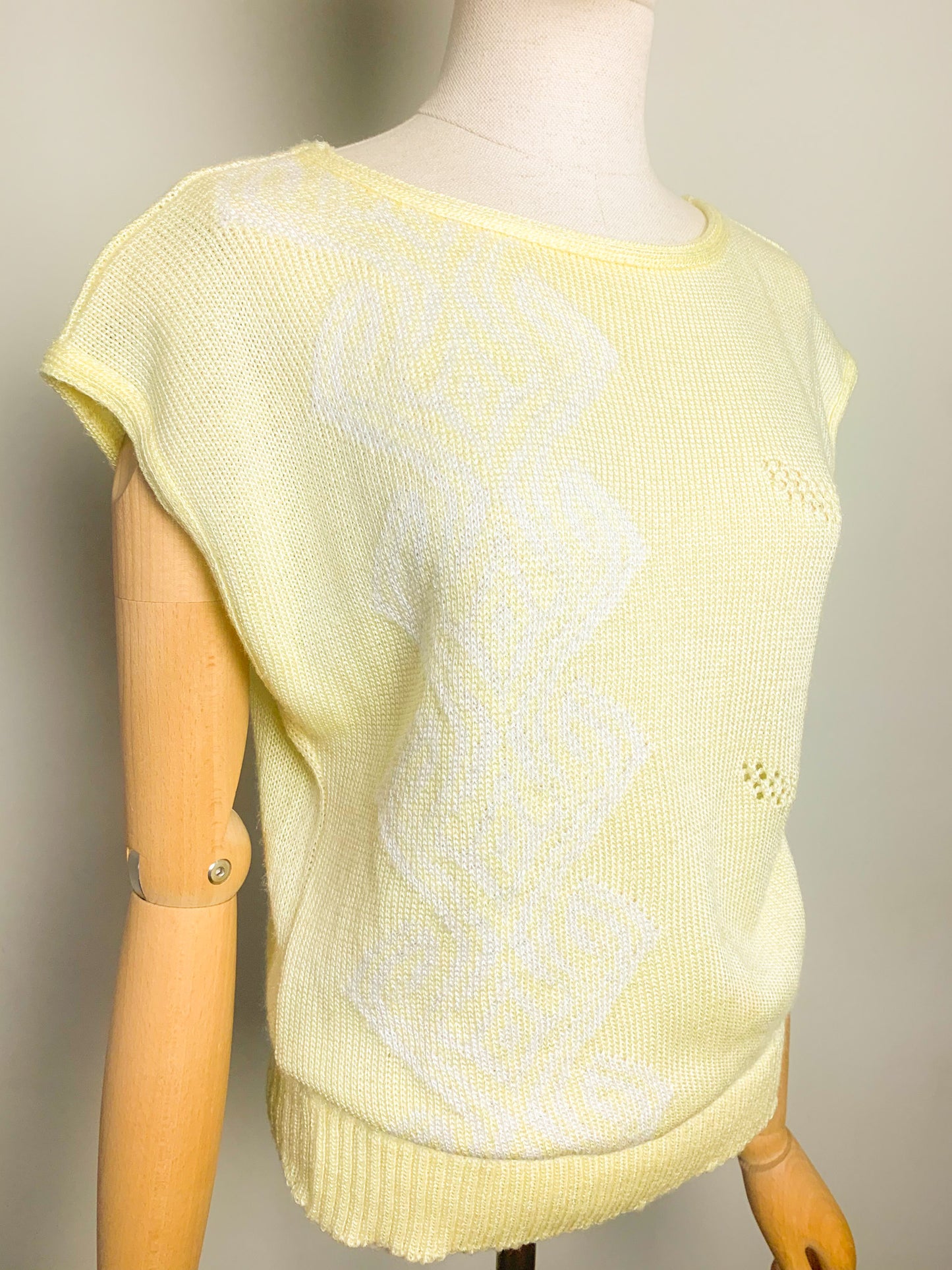Top en maille sans manches jaune pastel et blanc vintage
