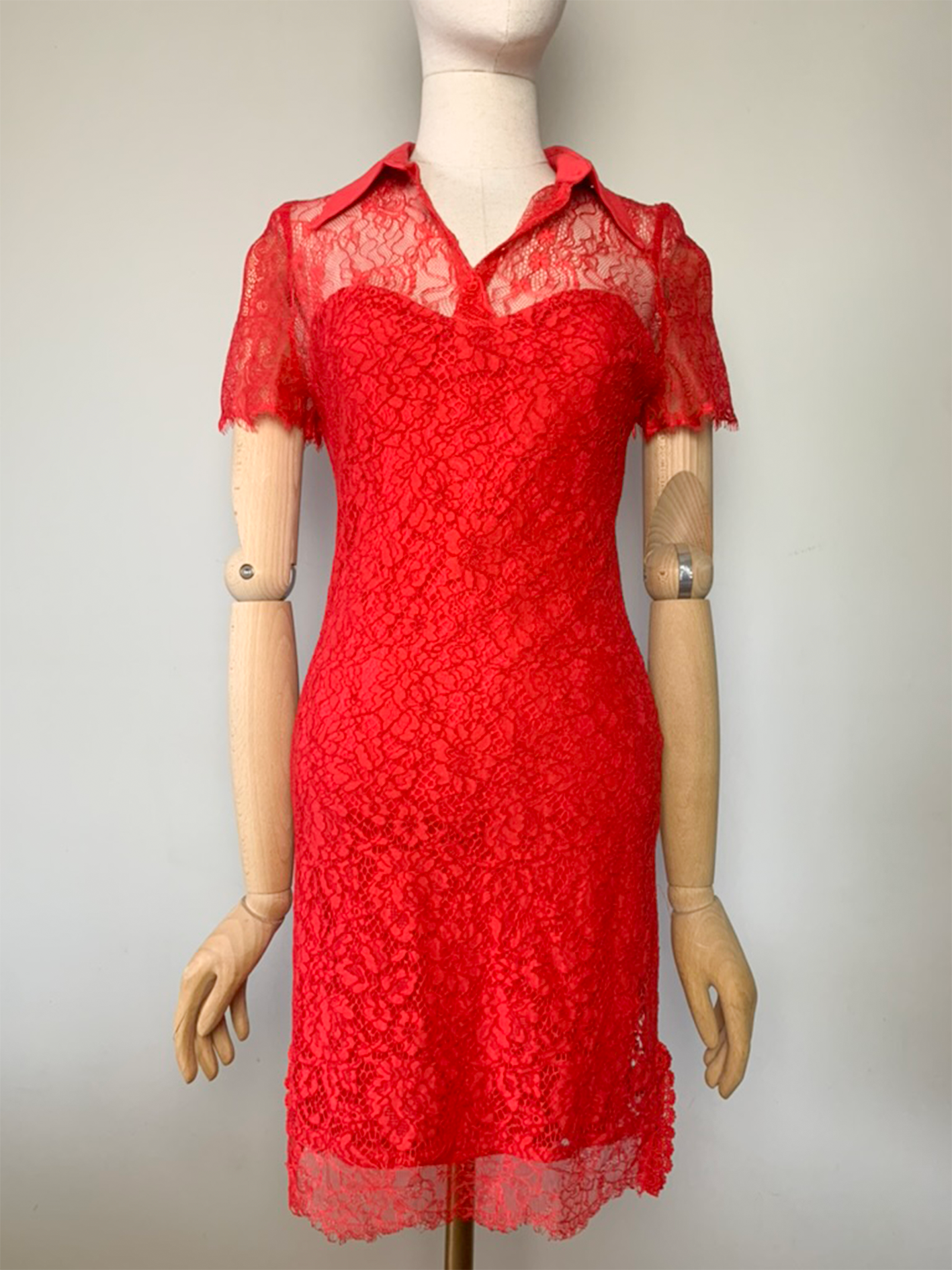 Robe chic rouge en dentelle Belair