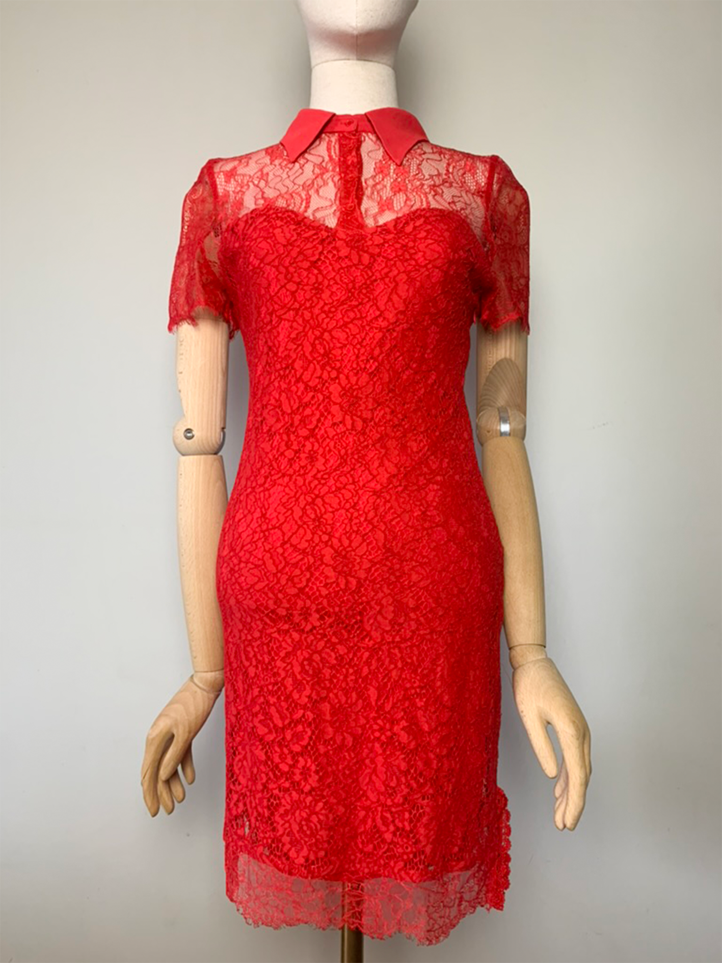 Robe chic rouge en dentelle Belair