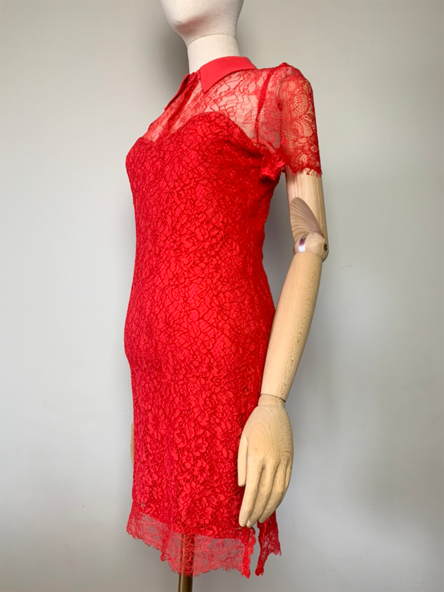 Robe chic rouge en dentelle Belair