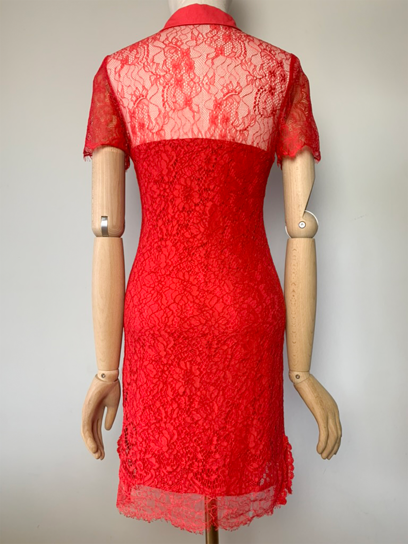 Robe chic rouge en dentelle Belair