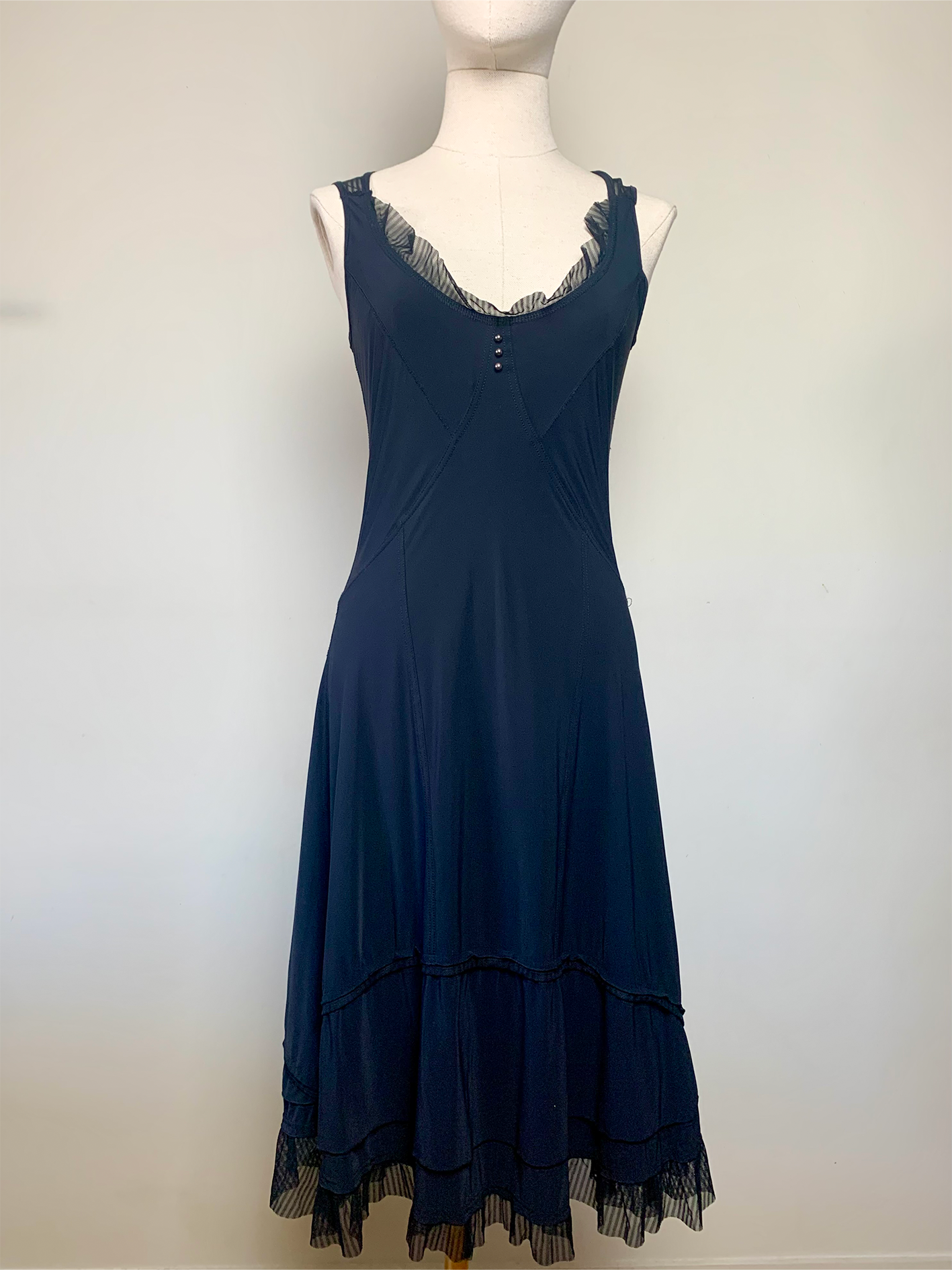 Robe noire en lycra, tulle et résille mi longue Eva Kayan