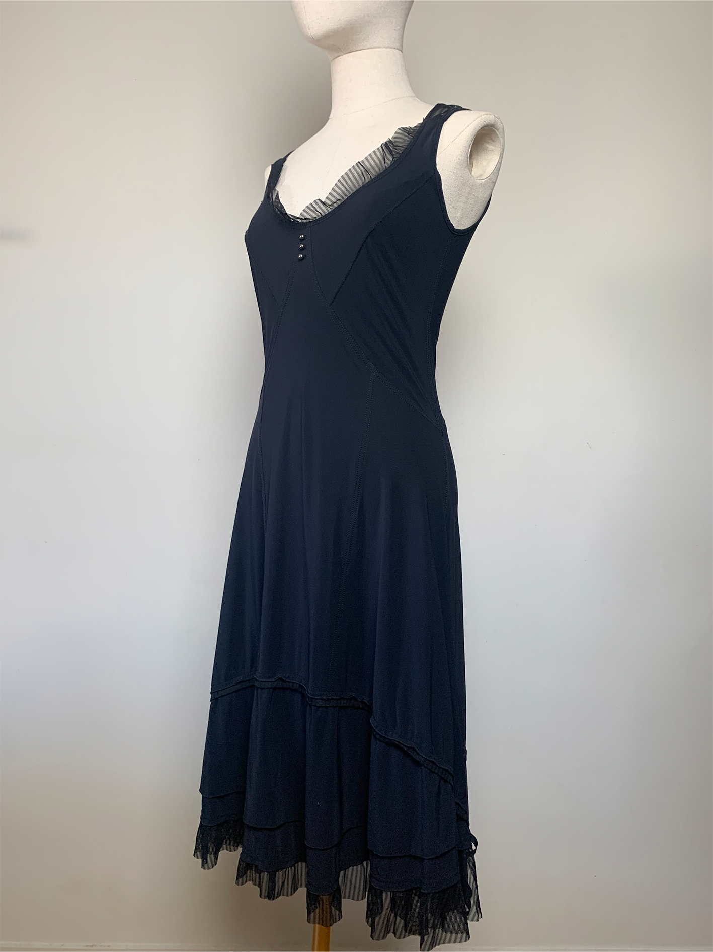 Robe noire en lycra, tulle et résille mi longue Eva Kayan
