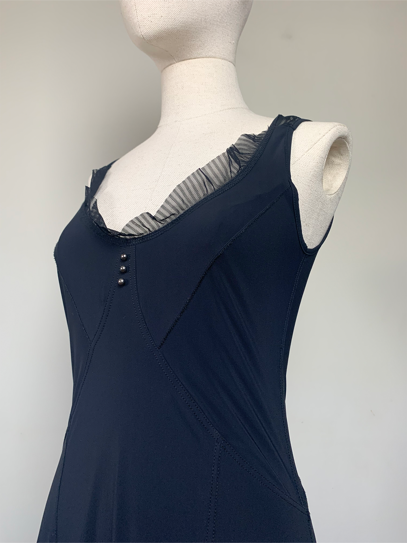 Robe noire en lycra, tulle et résille mi longue Eva Kayan