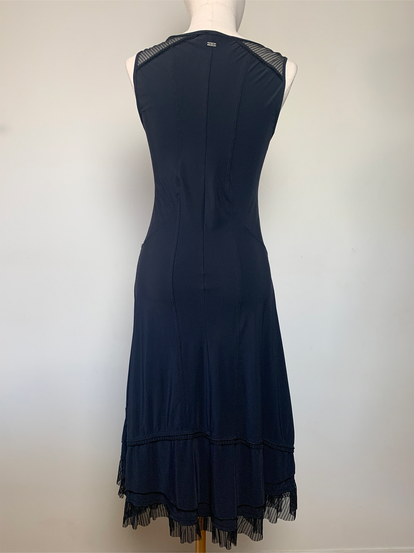 Robe noire en lycra, tulle et résille mi longue Eva Kayan
