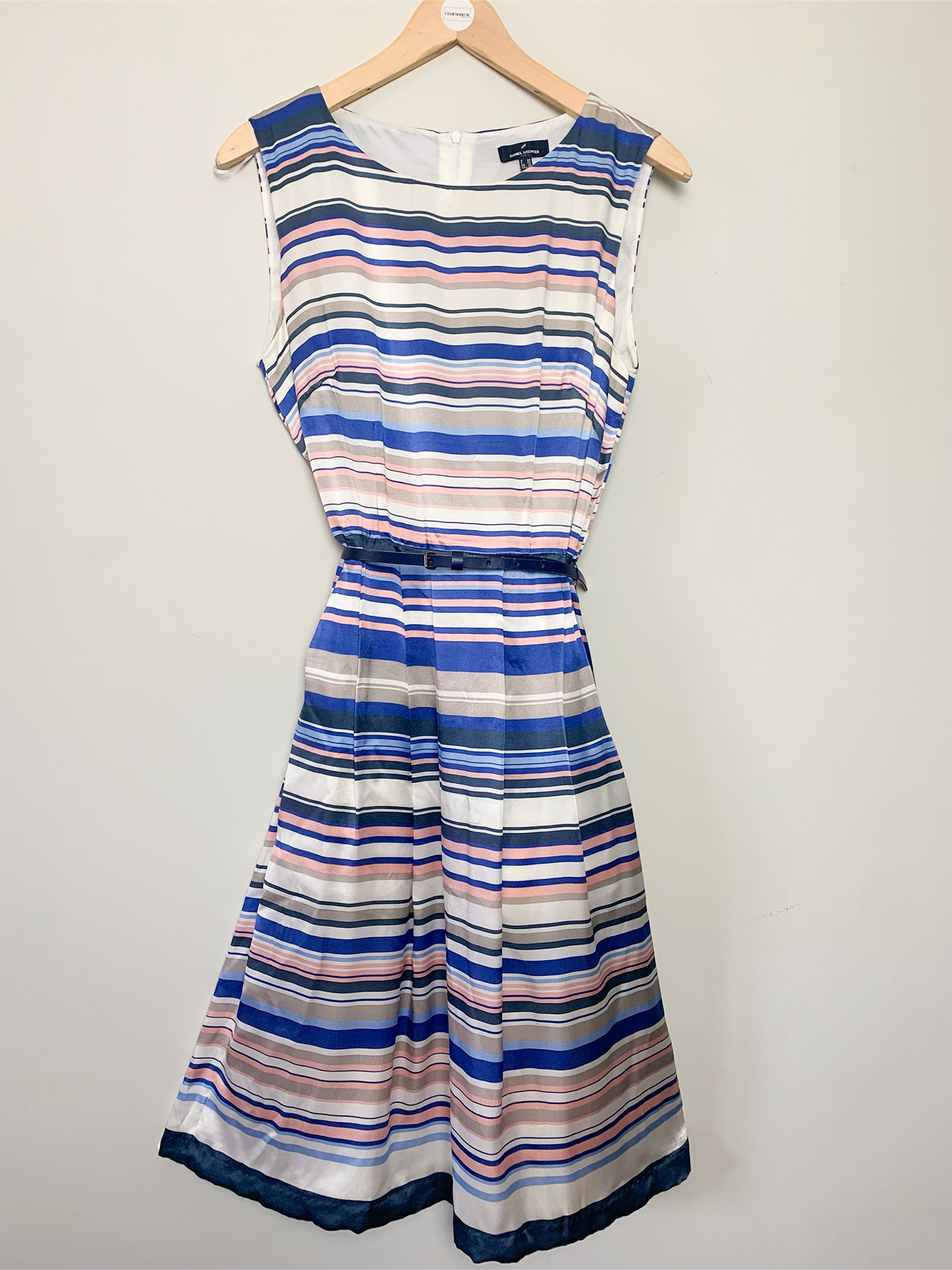 Robe chic coupe droite sans manche à rayures en soie vintage Daniel Hechter