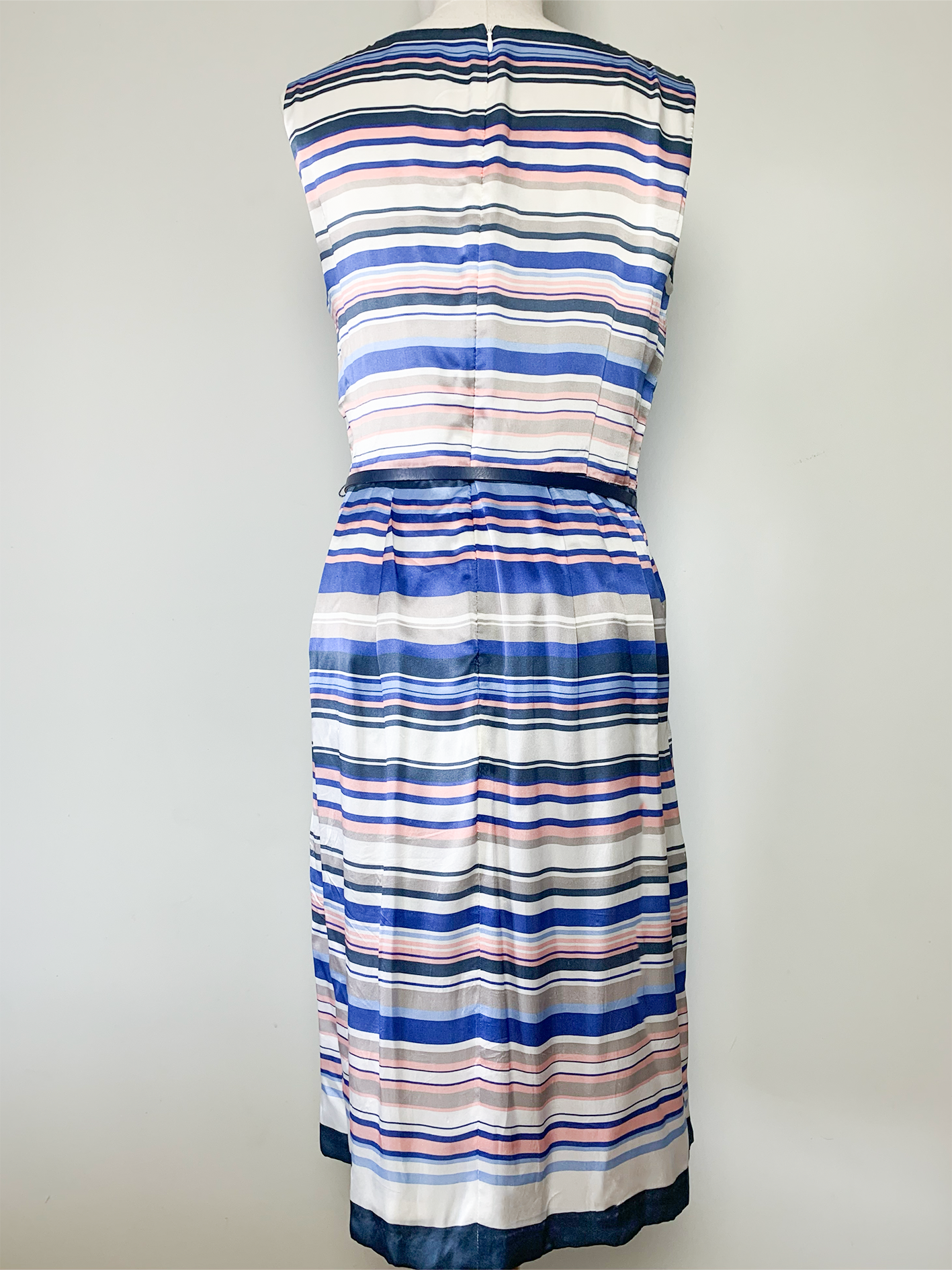 Robe chic coupe droite sans manche à rayures en soie vintage Daniel Hechter