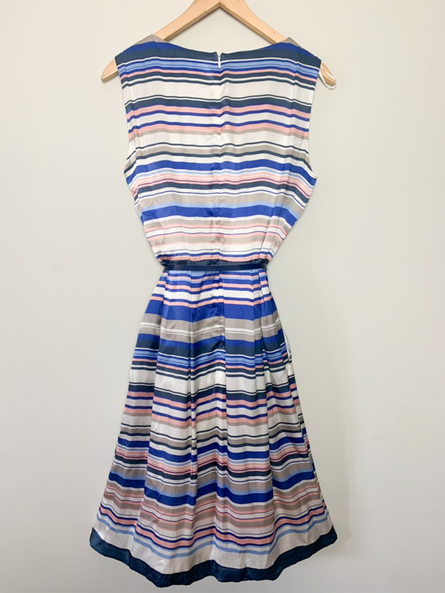Robe chic coupe droite sans manche à rayures en soie vintage Daniel Hechter