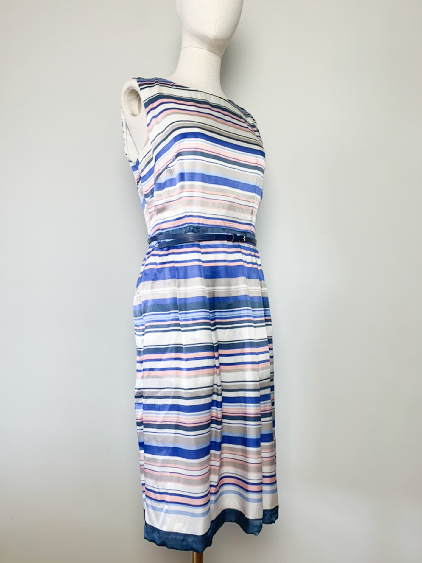 Robe chic coupe droite sans manche à rayures en soie vintage Daniel Hechter