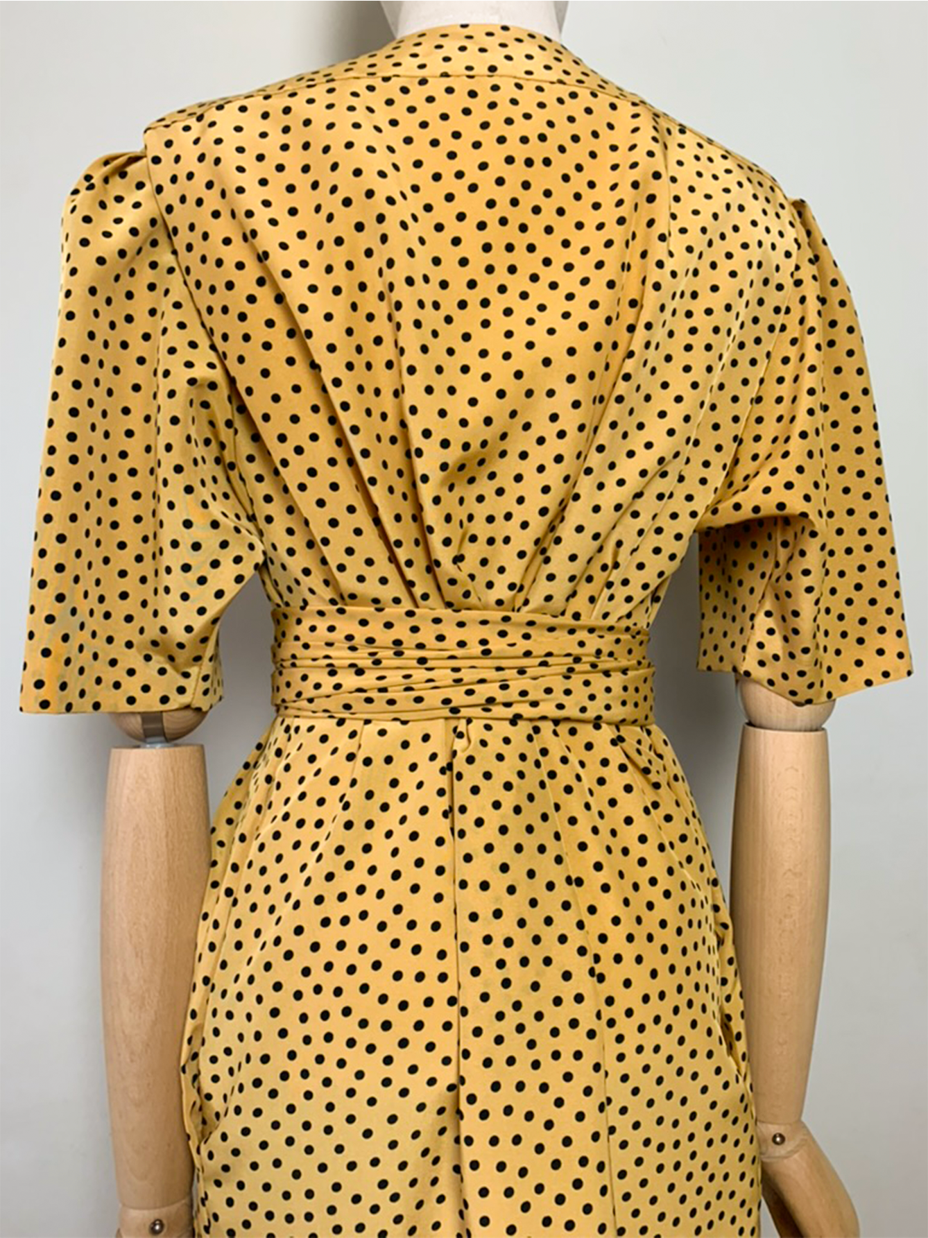 Robe midi fluide manches courtes jaune safran vintage Weimberg