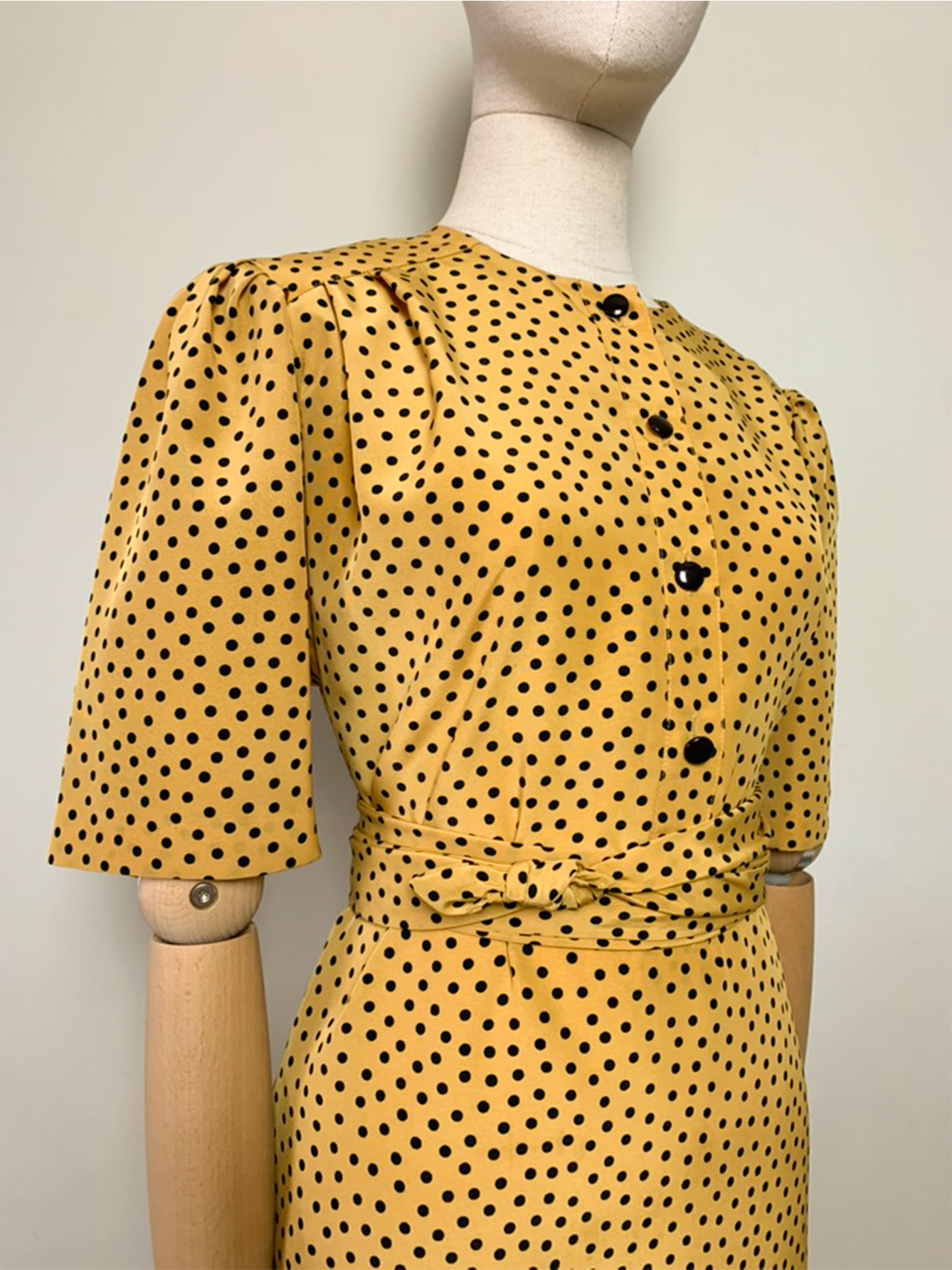 Robe midi fluide manches courtes jaune safran vintage Weimberg