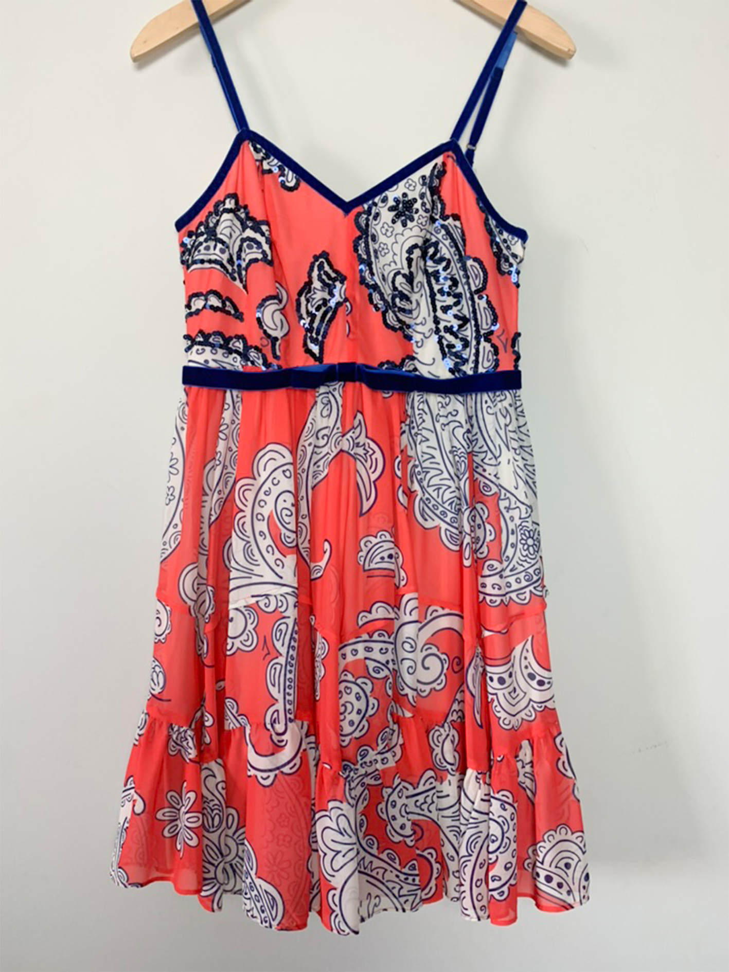 Robe imprimée avec broderies sequins à fines bretelles et volants Manoush