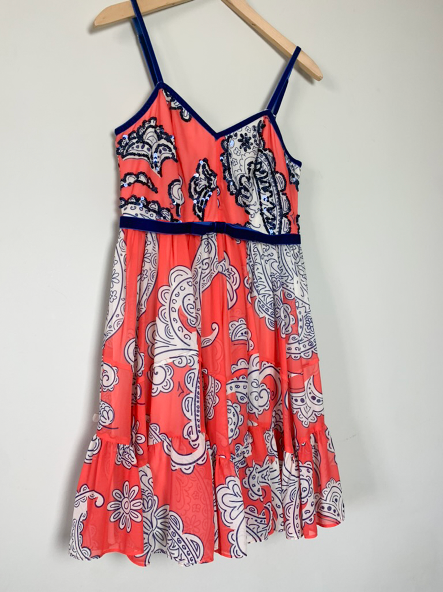 Robe imprimée avec broderies sequins à fines bretelles et volants Manoush