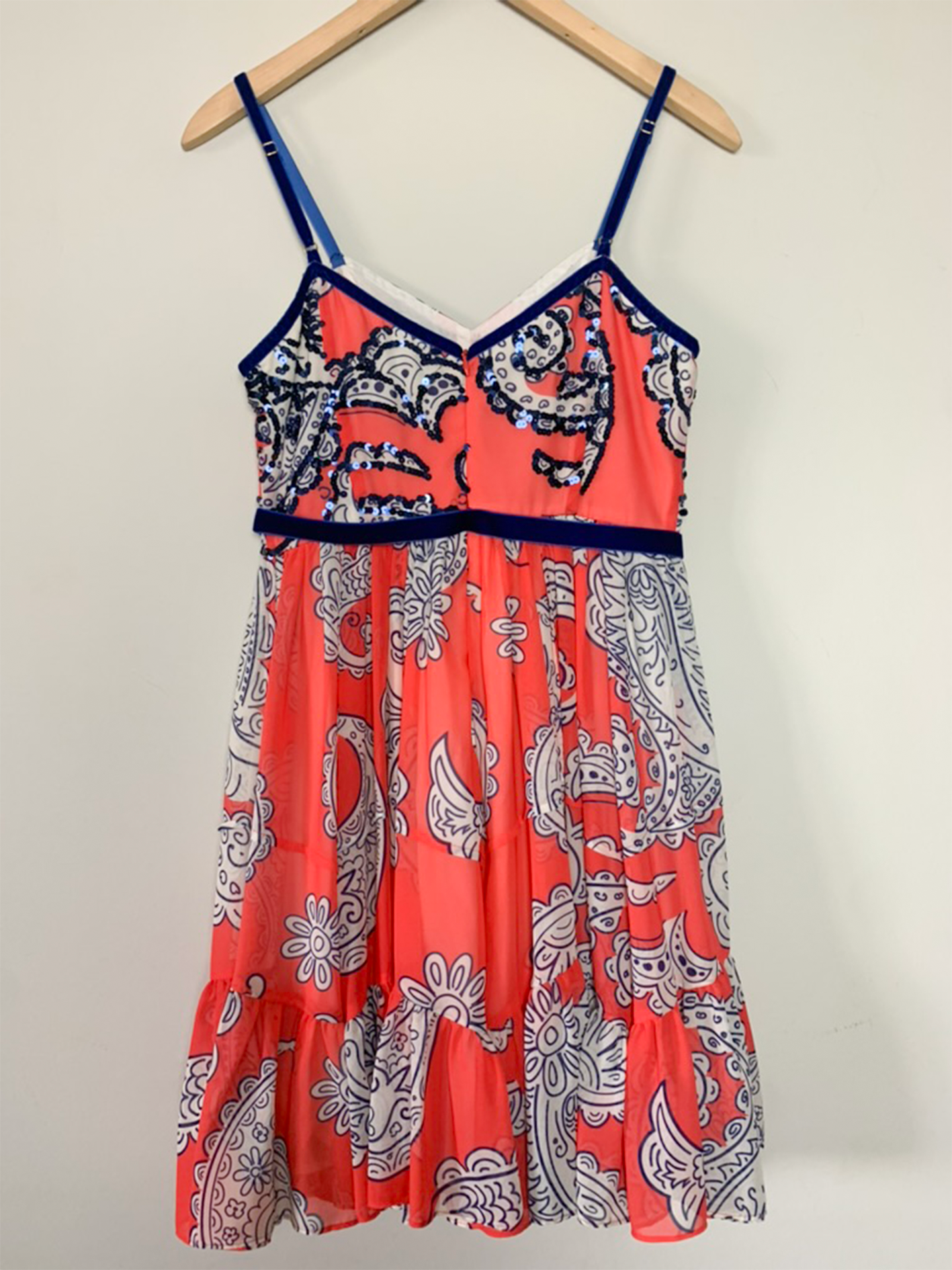 Robe imprimée avec broderies sequins à fines bretelles et volants Manoush