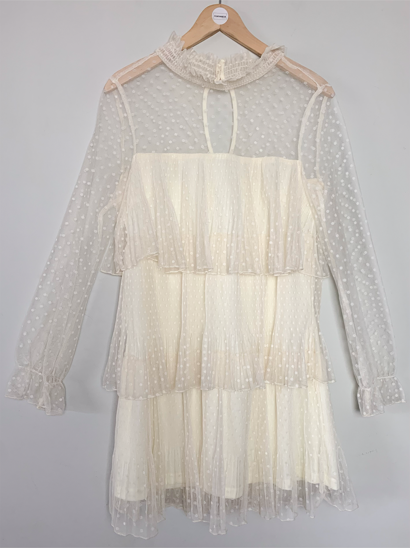 Robe écrue dentelle volants plumetis esprit rétro