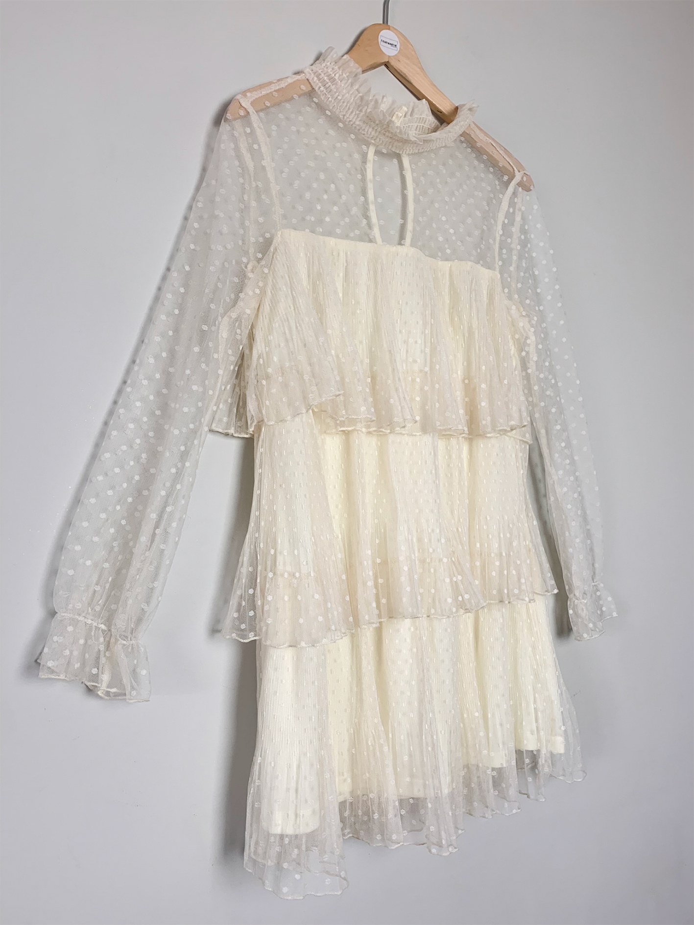 Robe écrue dentelle volants plumetis esprit rétro
