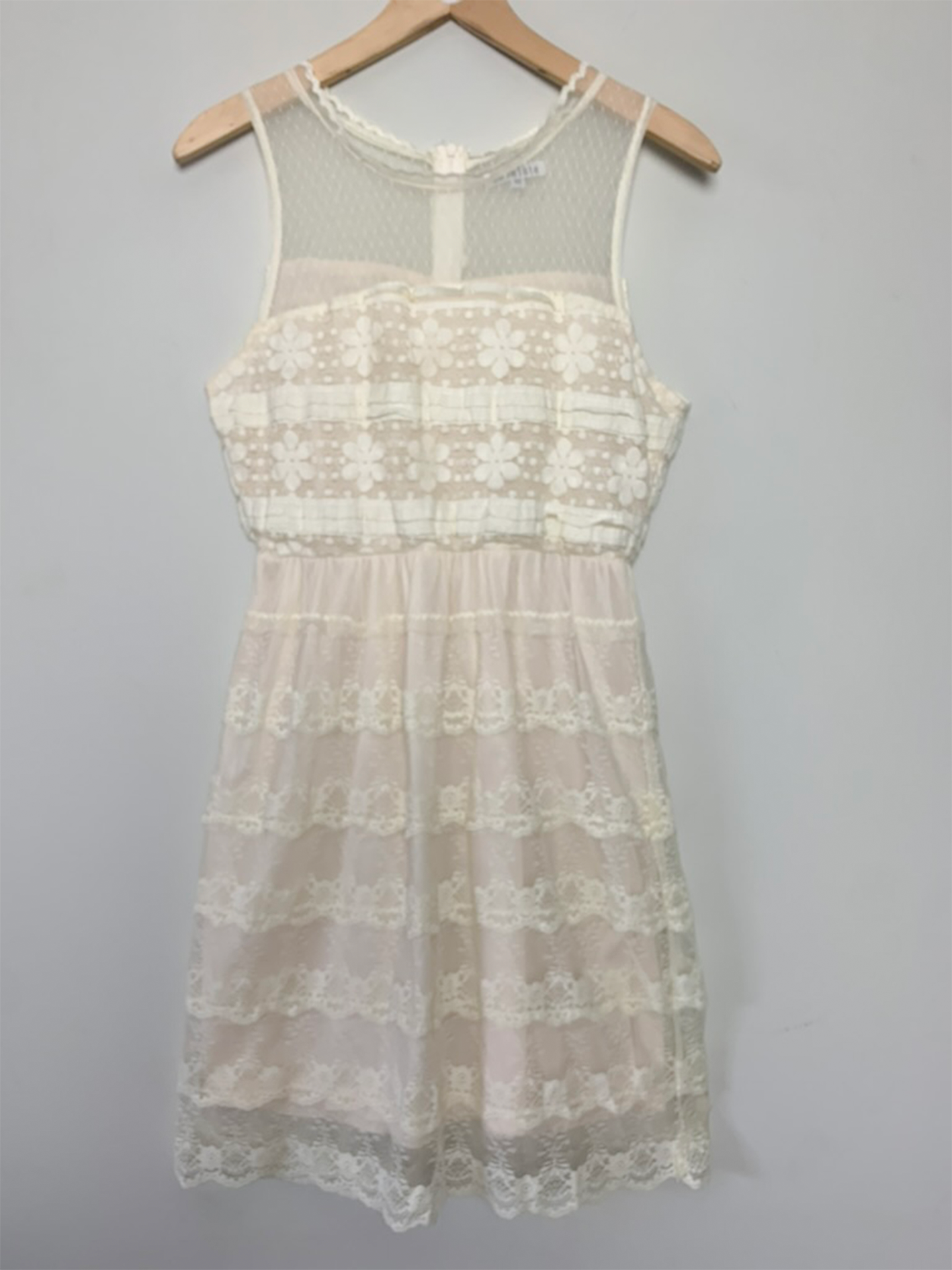 Robe sans manche écrue en dentelle et plumetis Choklate