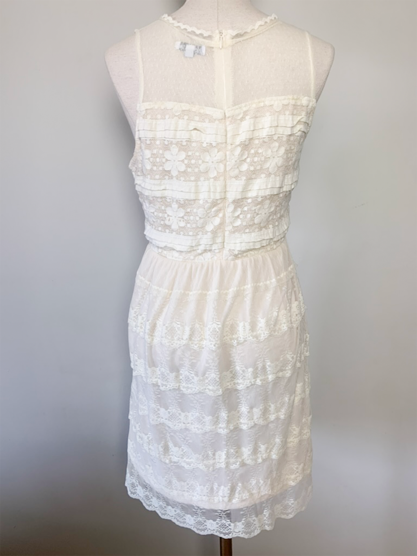 Robe sans manche écrue en dentelle et plumetis Choklate