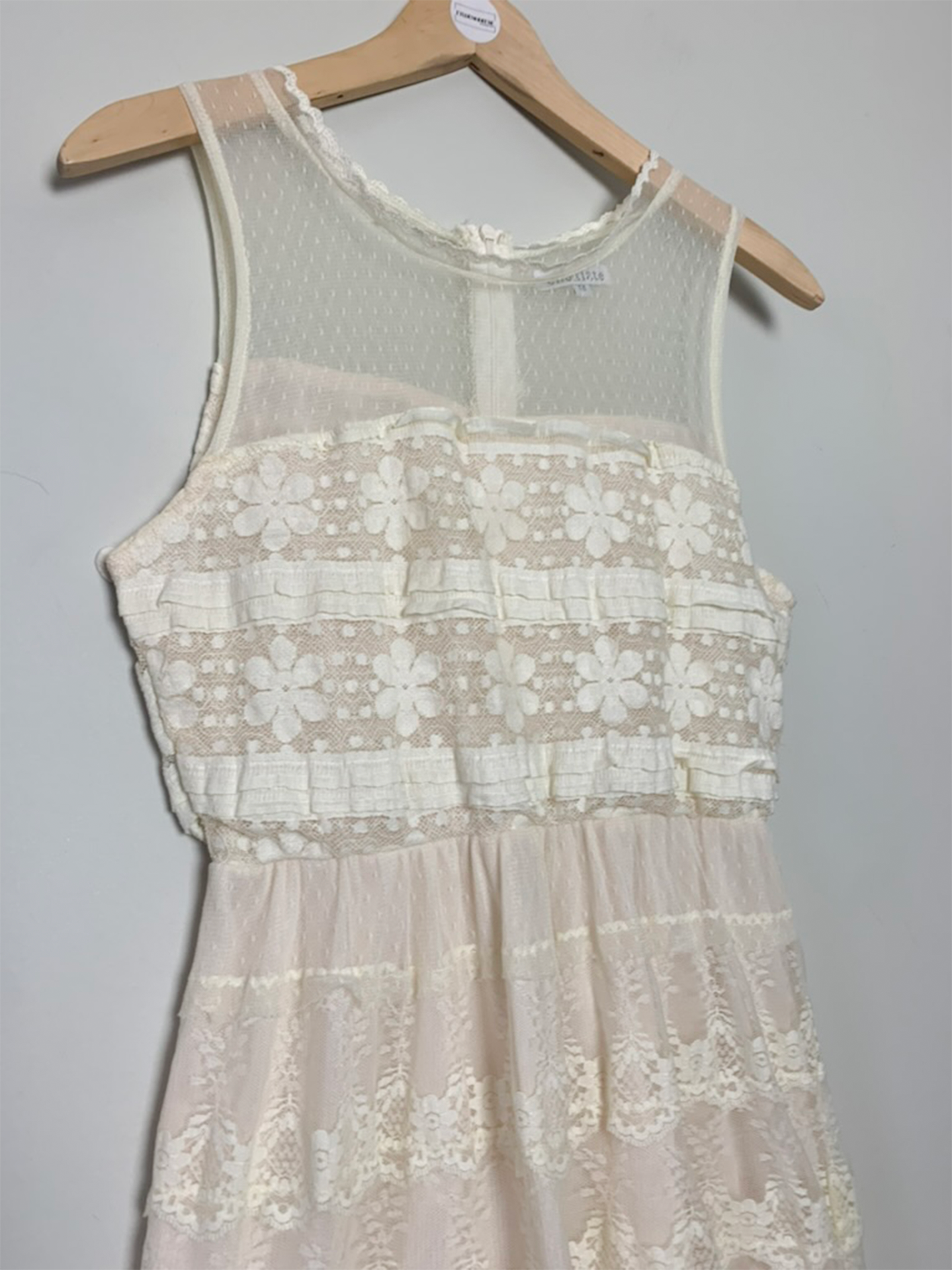 Robe sans manche écrue en dentelle et plumetis Choklate