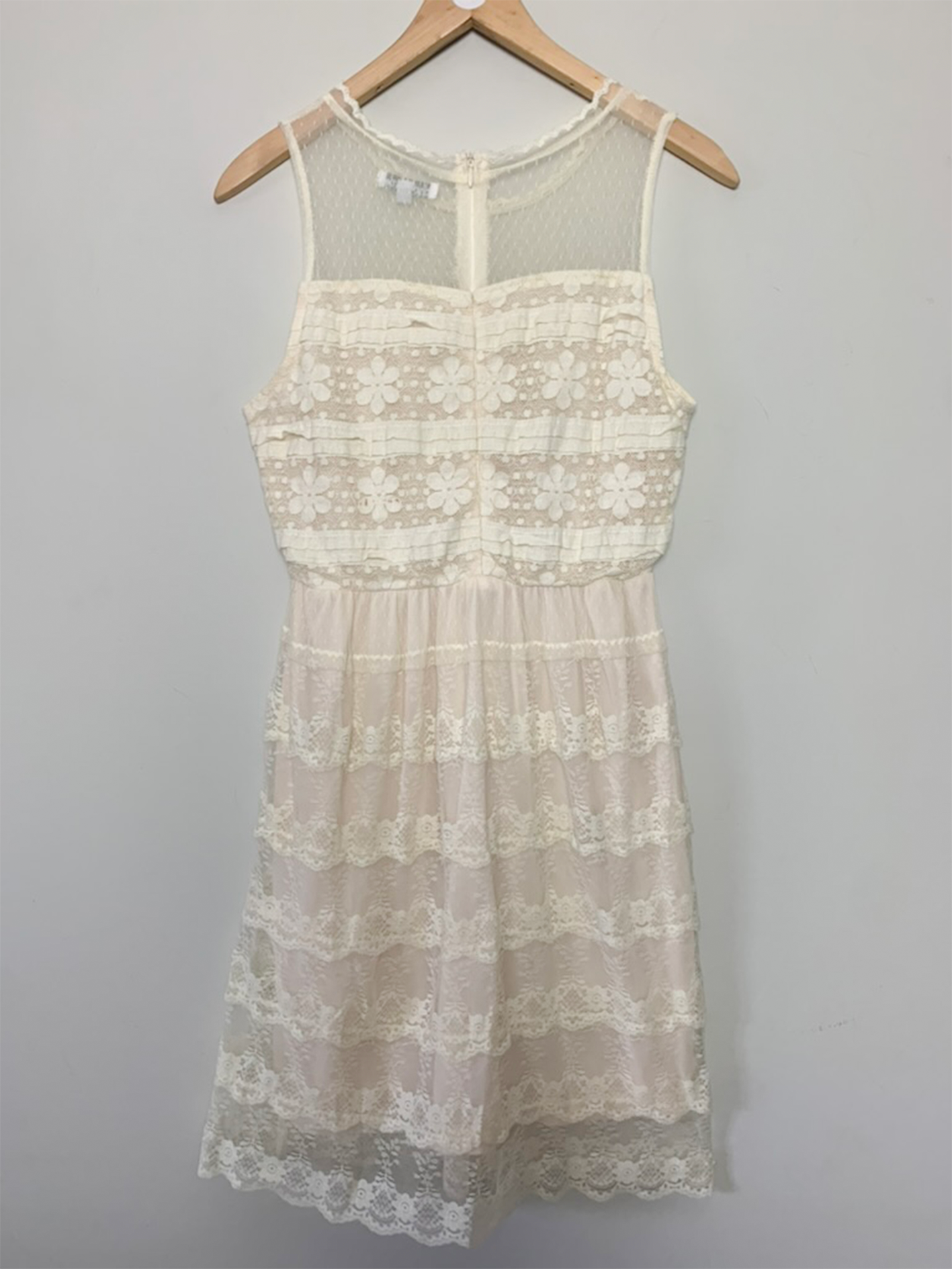 Robe sans manche écrue en dentelle et plumetis Choklate