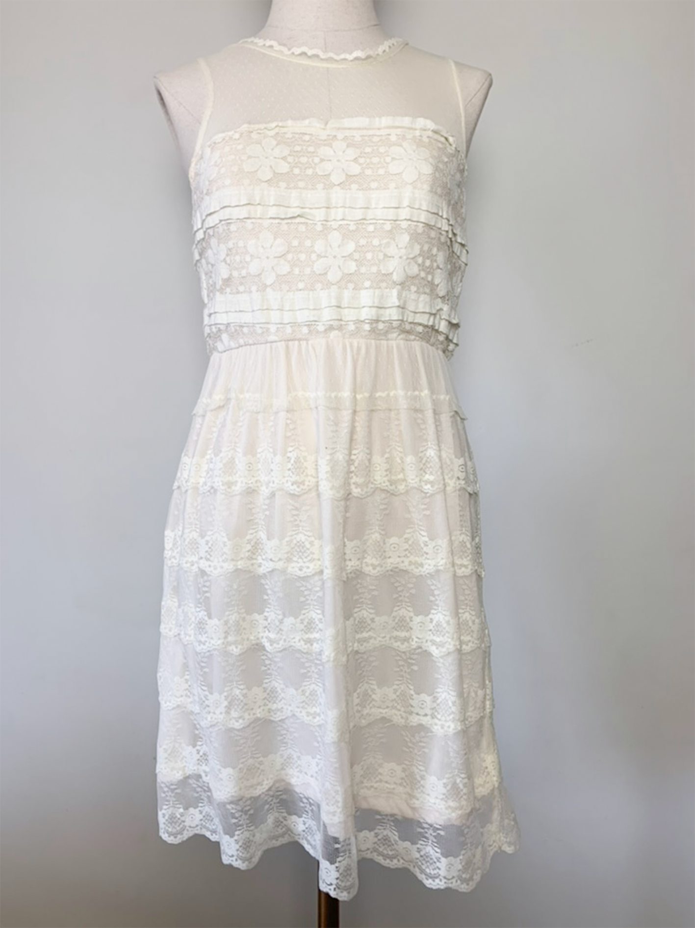 Robe sans manche écrue en dentelle et plumetis Choklate