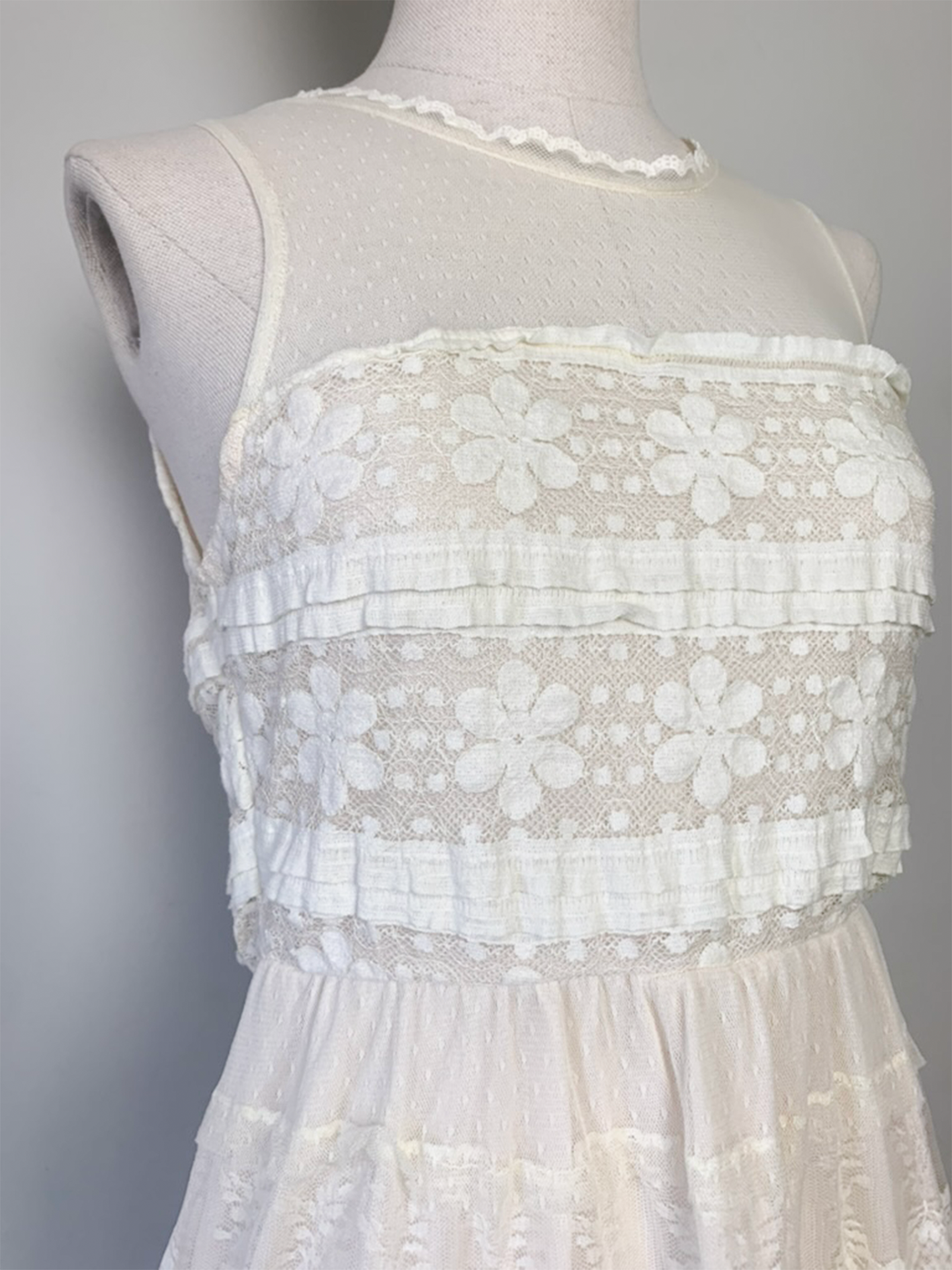 Robe sans manche écrue en dentelle et plumetis Choklate