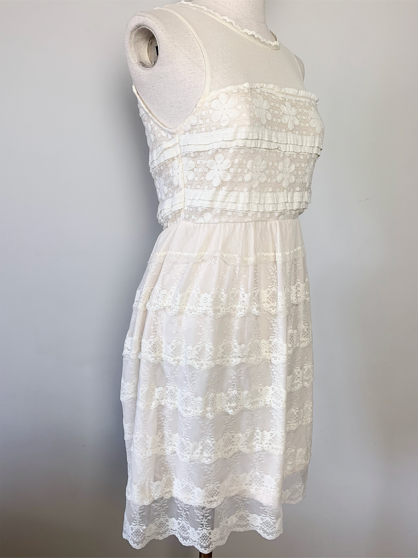 Robe sans manche écrue en dentelle et plumetis Choklate