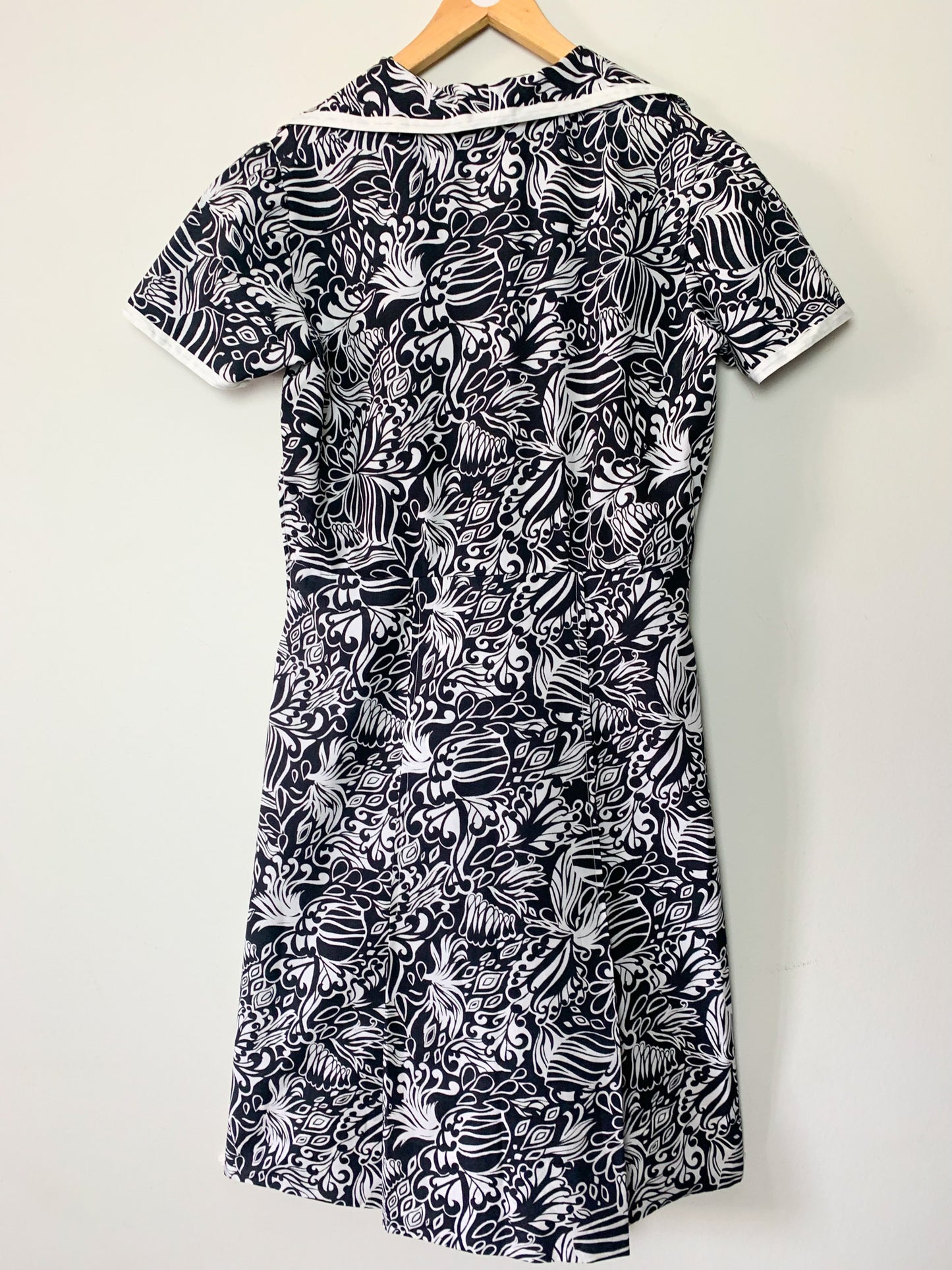 Robe vintage années 60 manches courtes noire et blanche