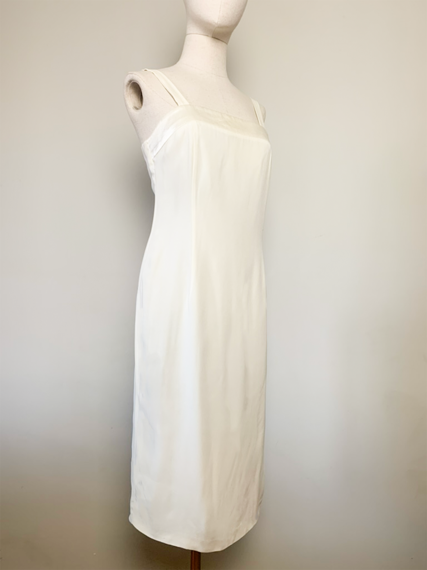 Robe chic fluide sans manche ivoire vintage Gina Baconni