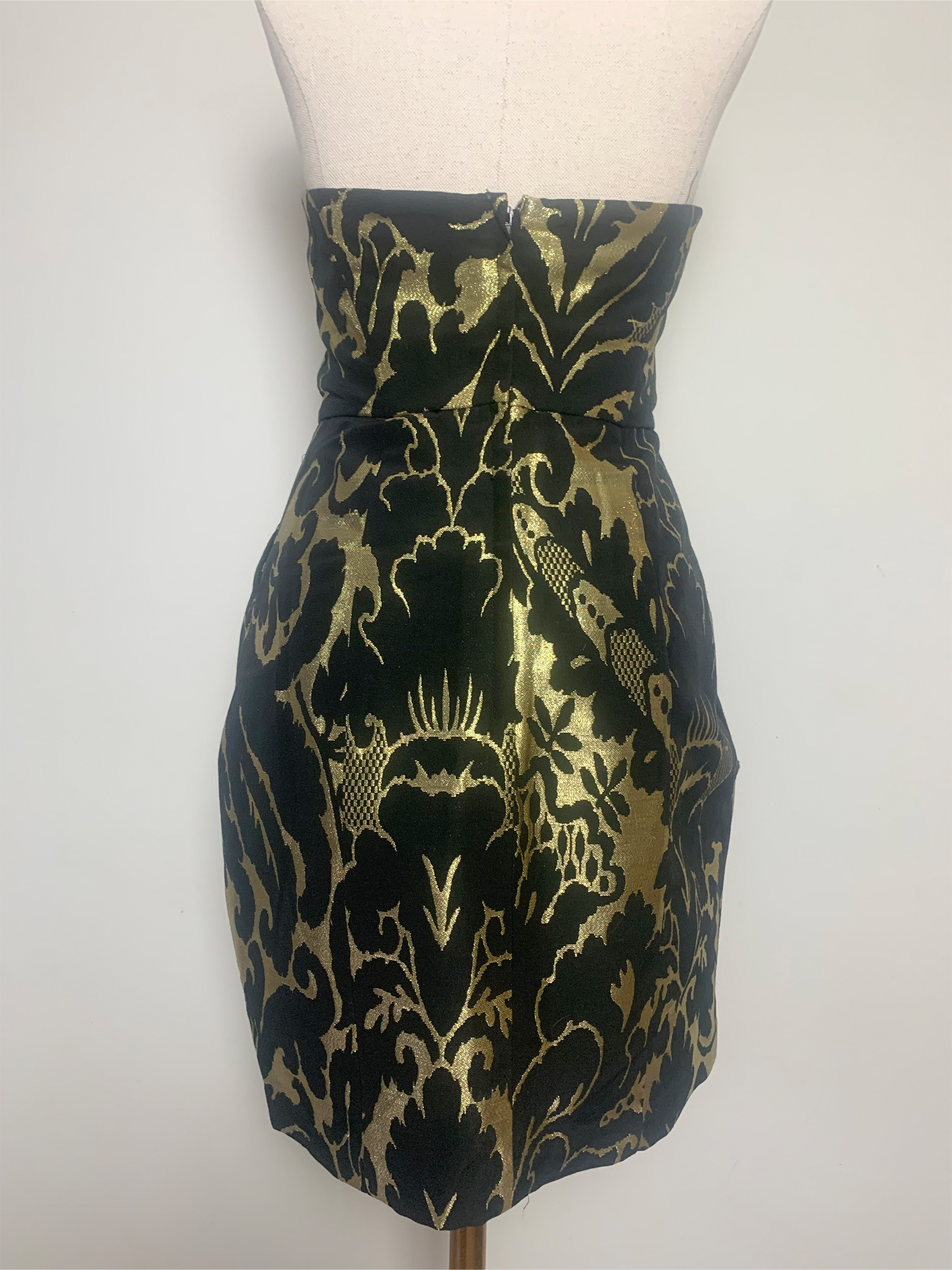 Robe bustier noire et dorée imprimée brocart