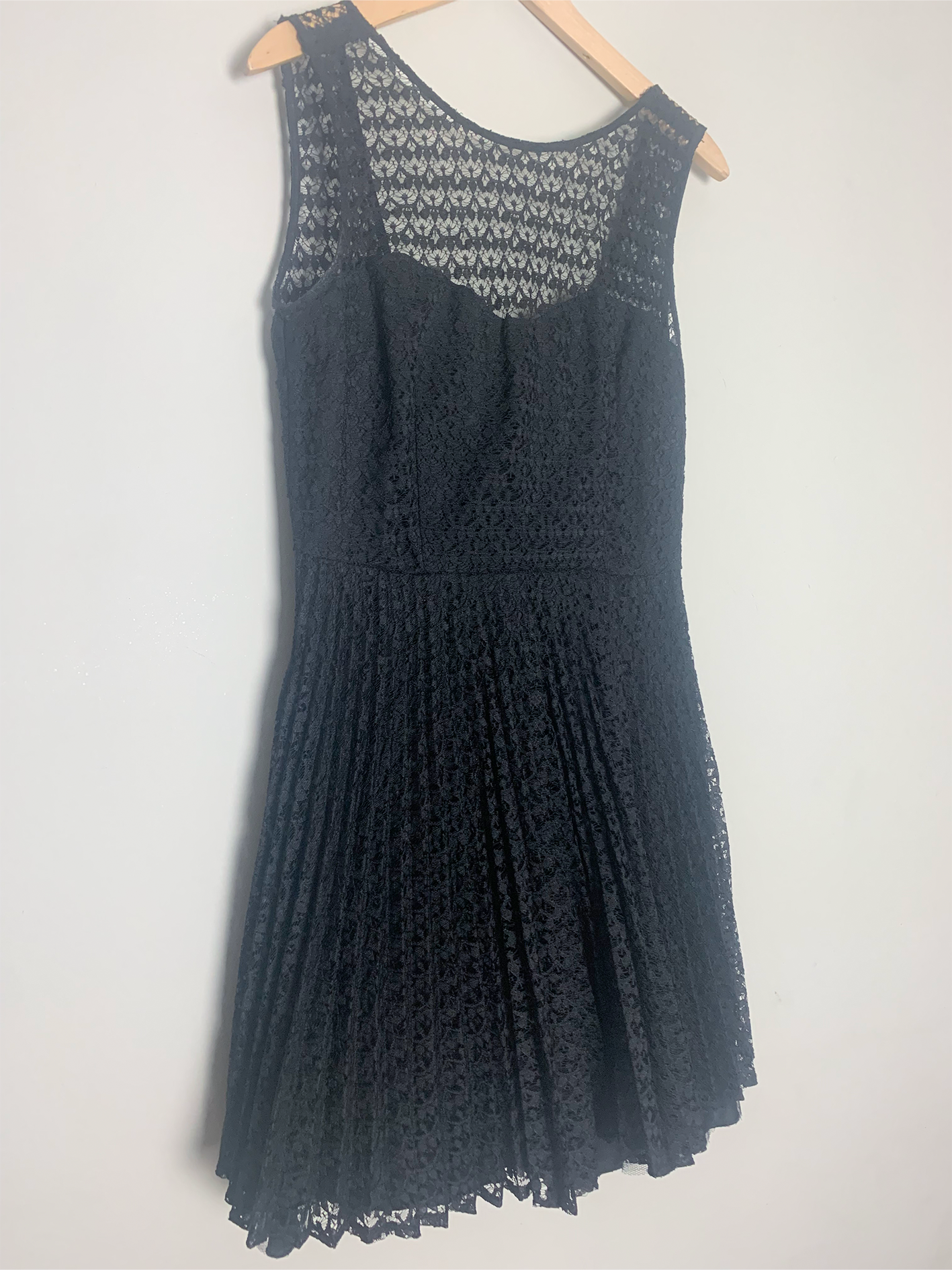 Robe sans manche noire en dentelle Sinéquanone