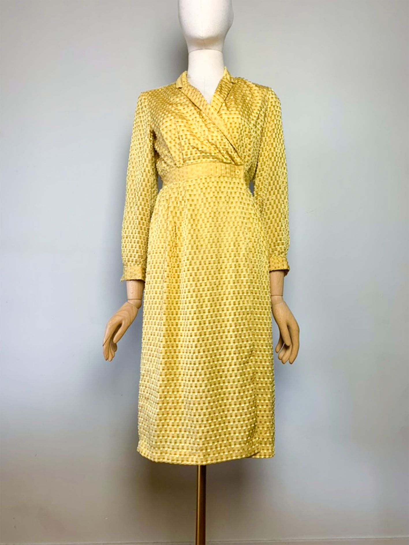 Robe glamour portefeuille jaune scintillante vintage
