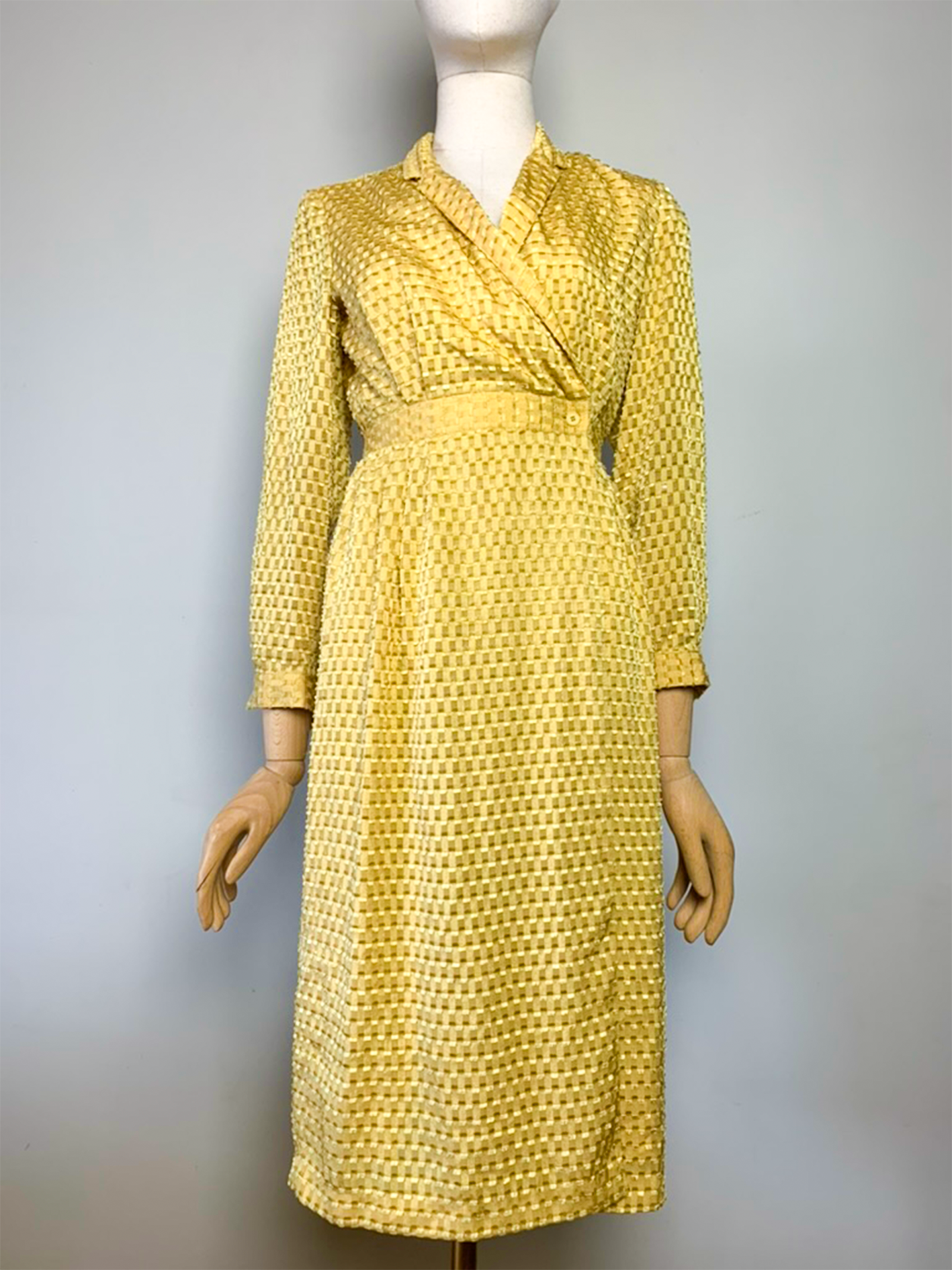 Robe glamour portefeuille jaune scintillante vintage