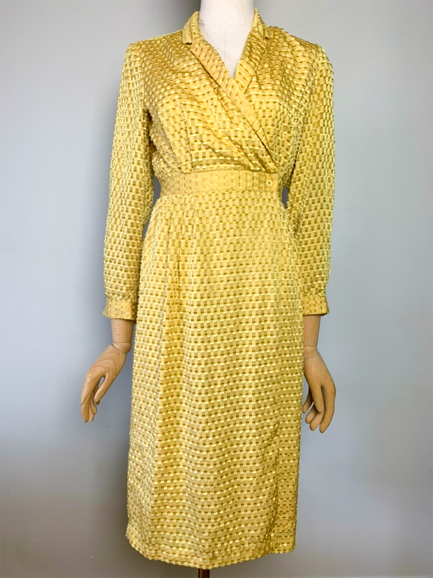 Robe glamour portefeuille jaune scintillante vintage