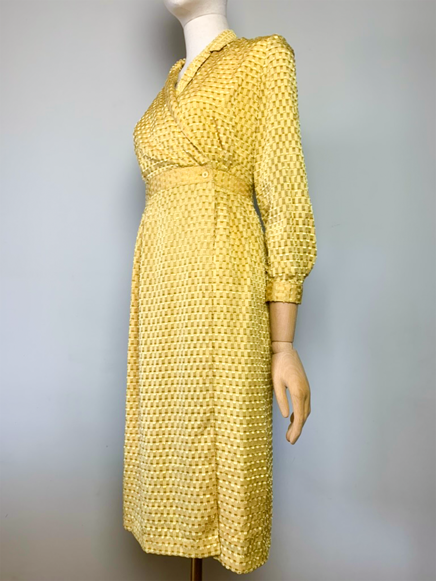 Robe glamour portefeuille jaune scintillante vintage