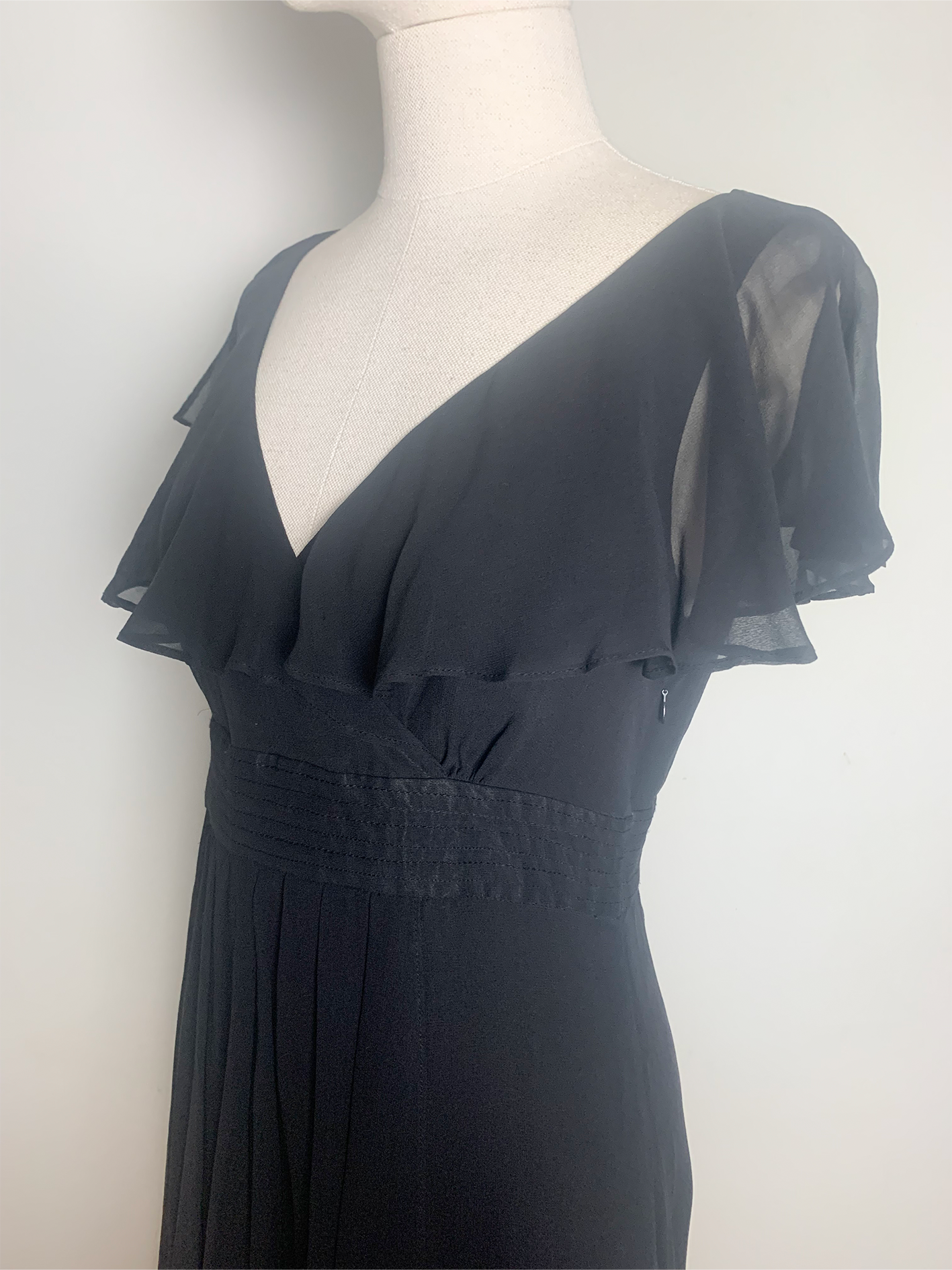 Robe noire en soie véritable à volants Caroll