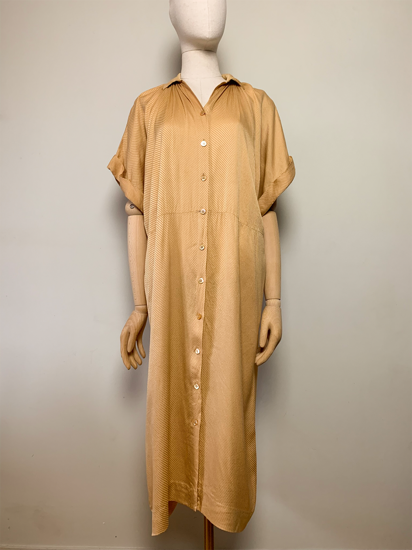 Robe midi fluide manches courtes jaune safran doré vintage Bercher