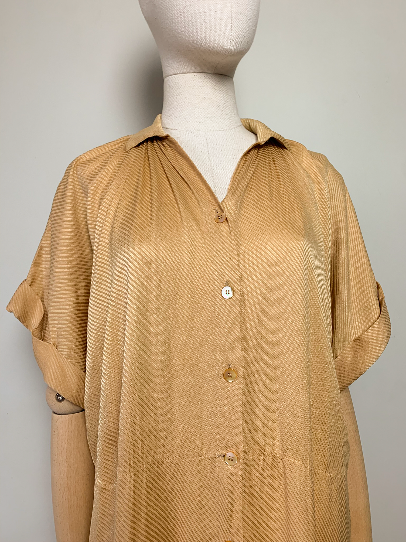 Robe midi fluide manches courtes jaune safran doré vintage Bercher