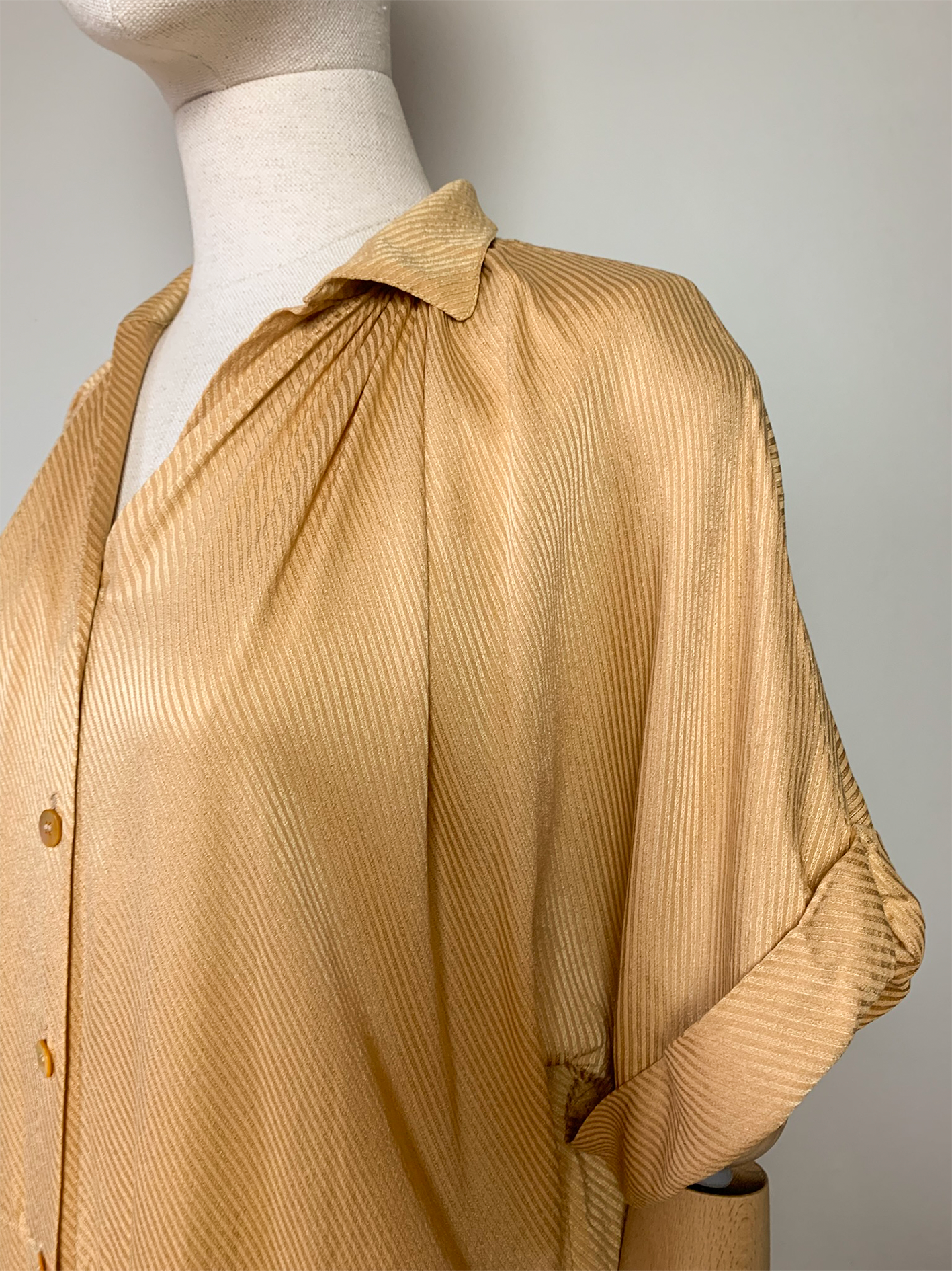 Robe midi fluide manches courtes jaune safran doré vintage Bercher
