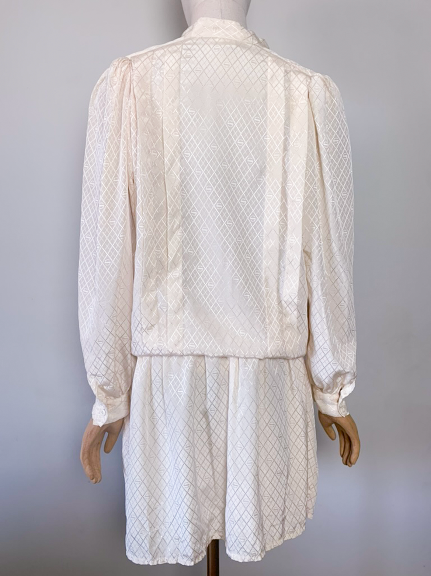 Robe fluide écru satinée vintage